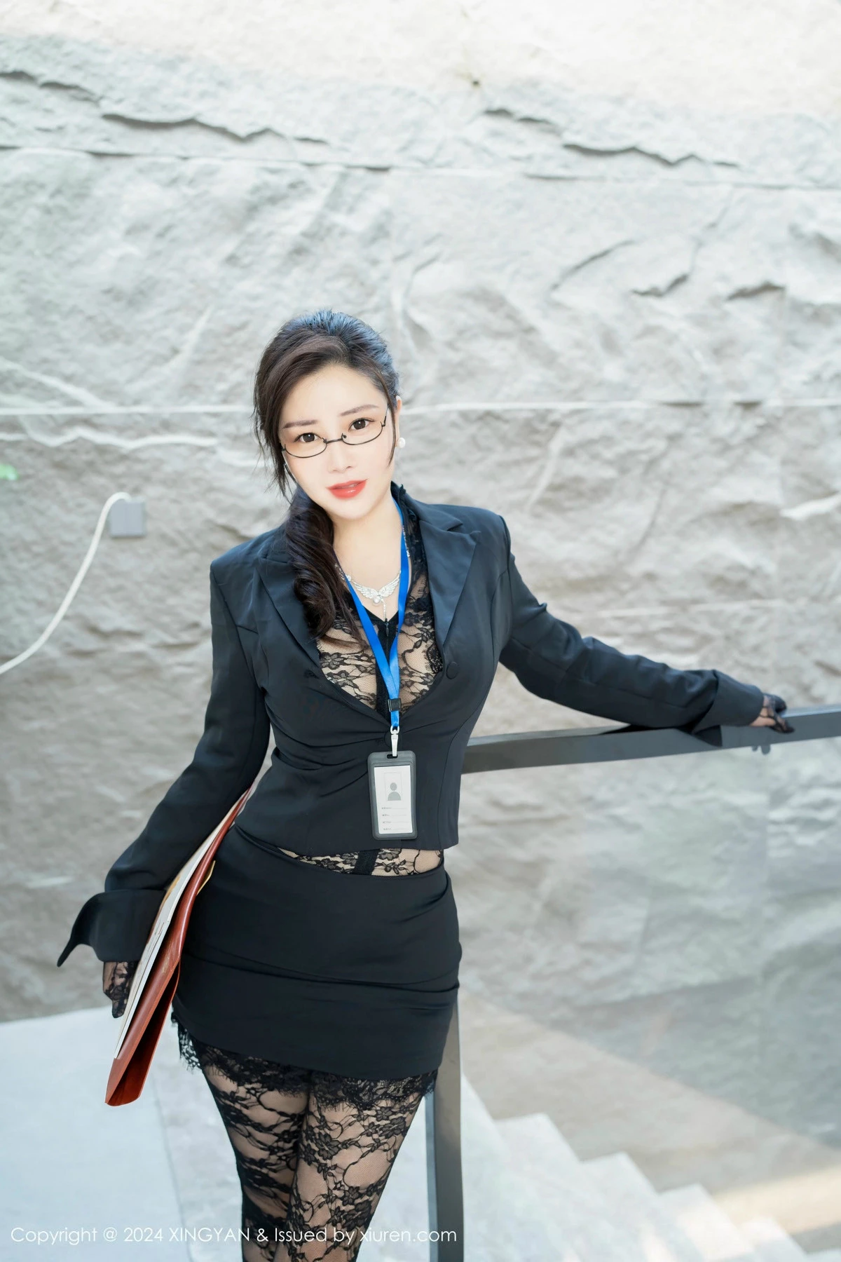 秀人集.com_[XINGYAN星颜社]VOL.287_模特王婉悠Queen性感OL服饰露黑色蕾丝连体衣极致魅惑写真80P