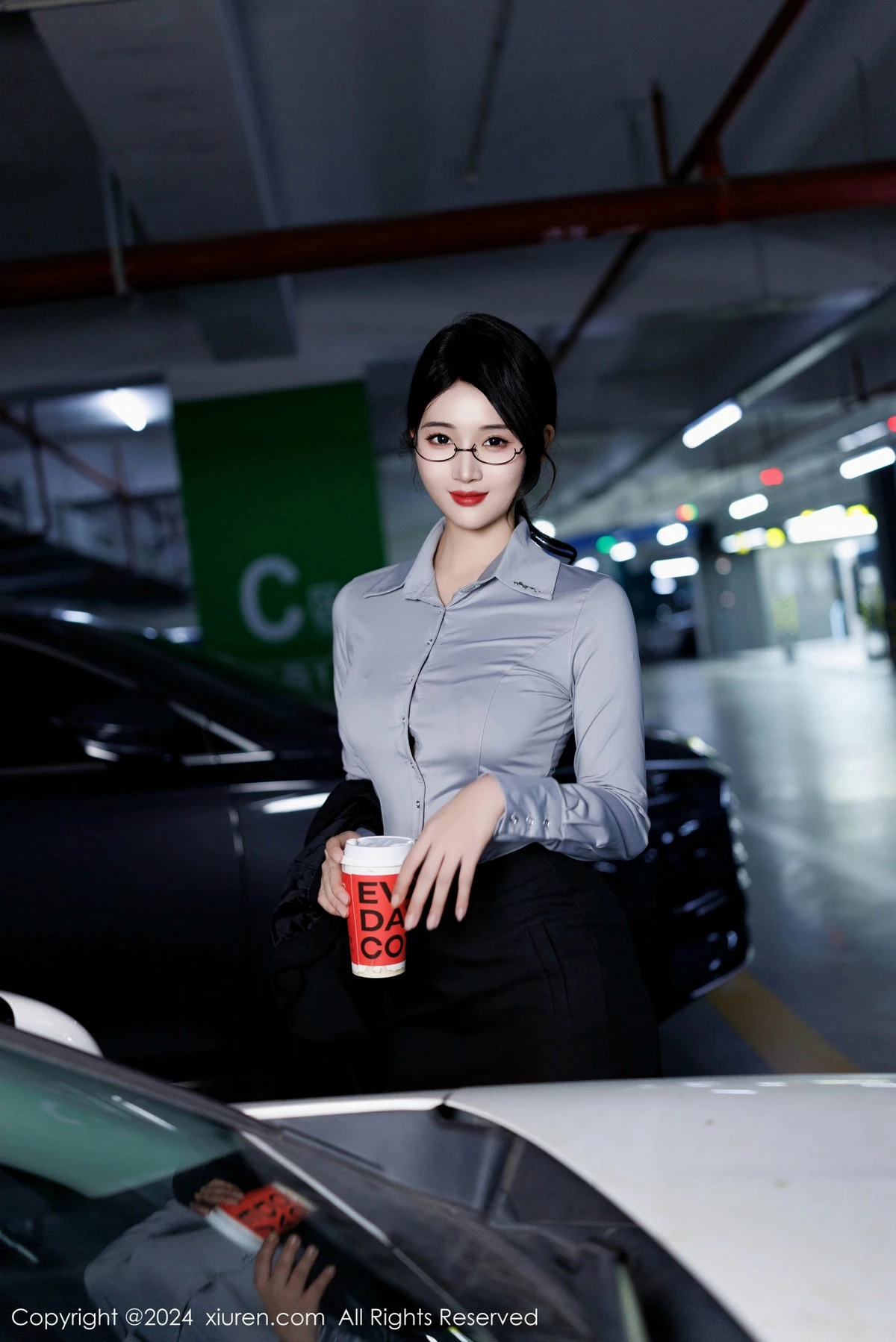 秀人集.com_[XiuRen秀人网]No.9567_新人模特南乔灰色OL服饰露性感内衣配黑丝吊袜秀美腿诱惑写真90P