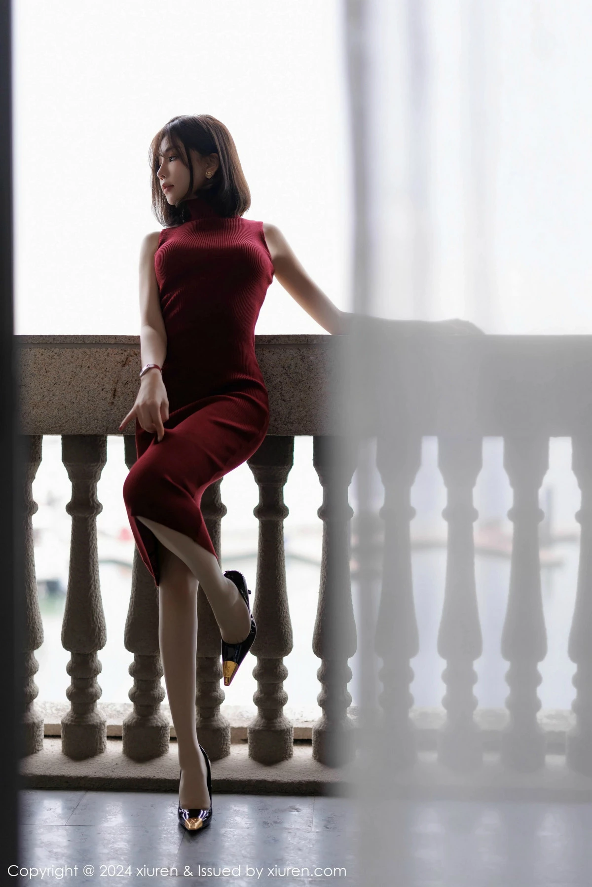 秀人集.com_[XiuRen秀人网]No.9589_女神徐莉芝Booty红色连身裙露浅色内衣配超薄肉丝秀美腿诱惑写真91P