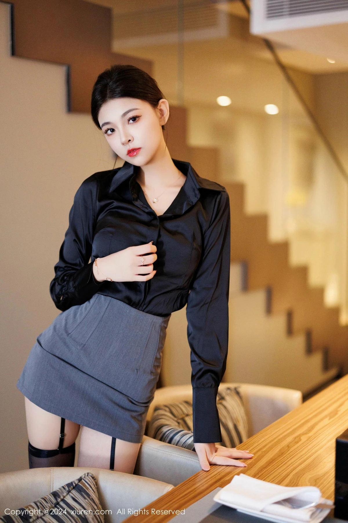 秀人集.com_[XiuRen秀人网]No.9604_模特初梦瑶性感OL服饰露黑色内衣配黑丝吊袜秀美腿极致魅惑写真90P