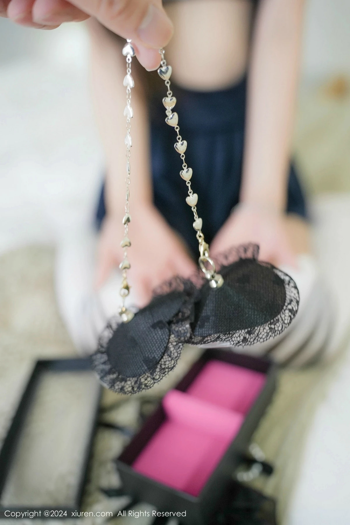 秀人集.com_[XiuRen秀人网]No.9473_模特糖糖❤私感黑色蕾丝情趣内衣配白色丝袜秀惹火身材诱惑写真61P