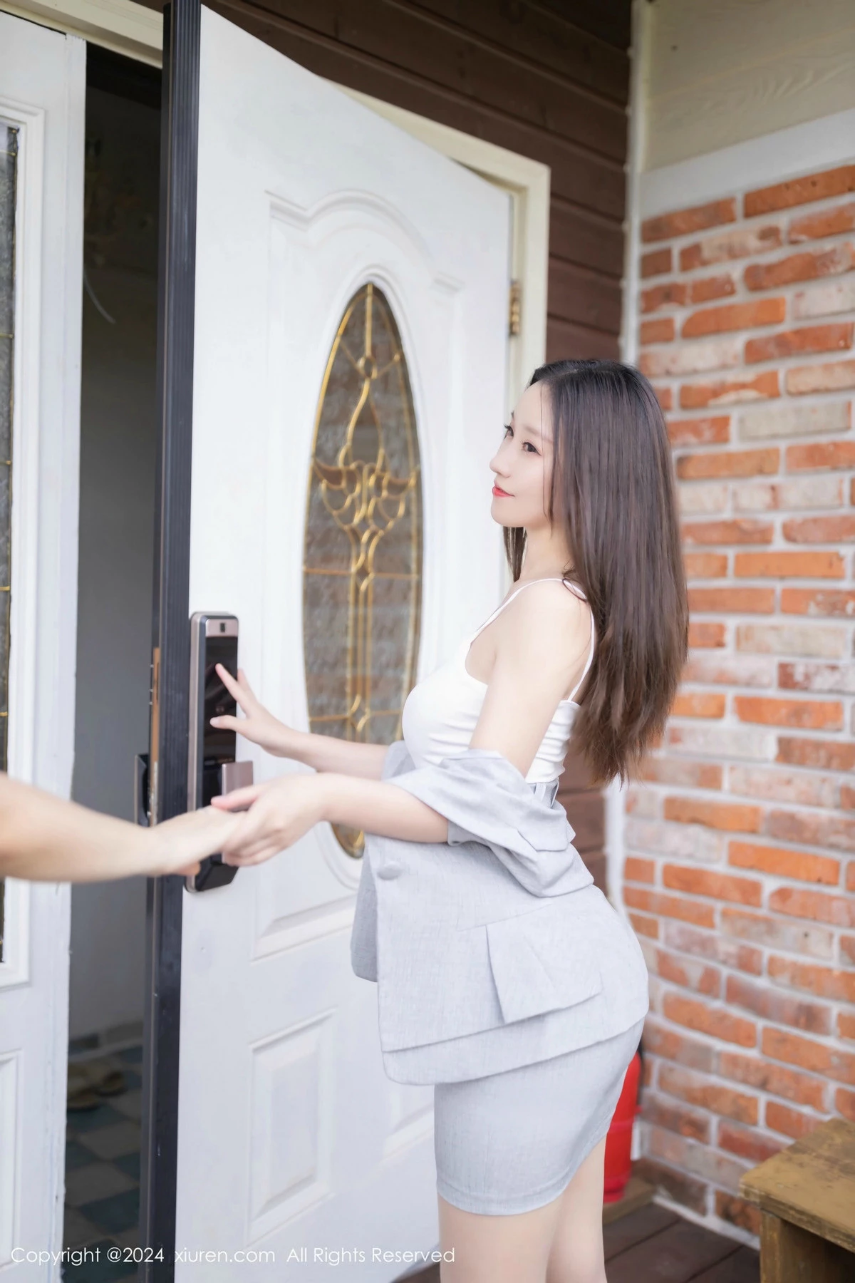 秀人集.com_[XiuRen秀人网]No.9474_模特杏子Yada性感制服露白色吊带配超薄肉丝秀曼妙身姿诱惑写真80P