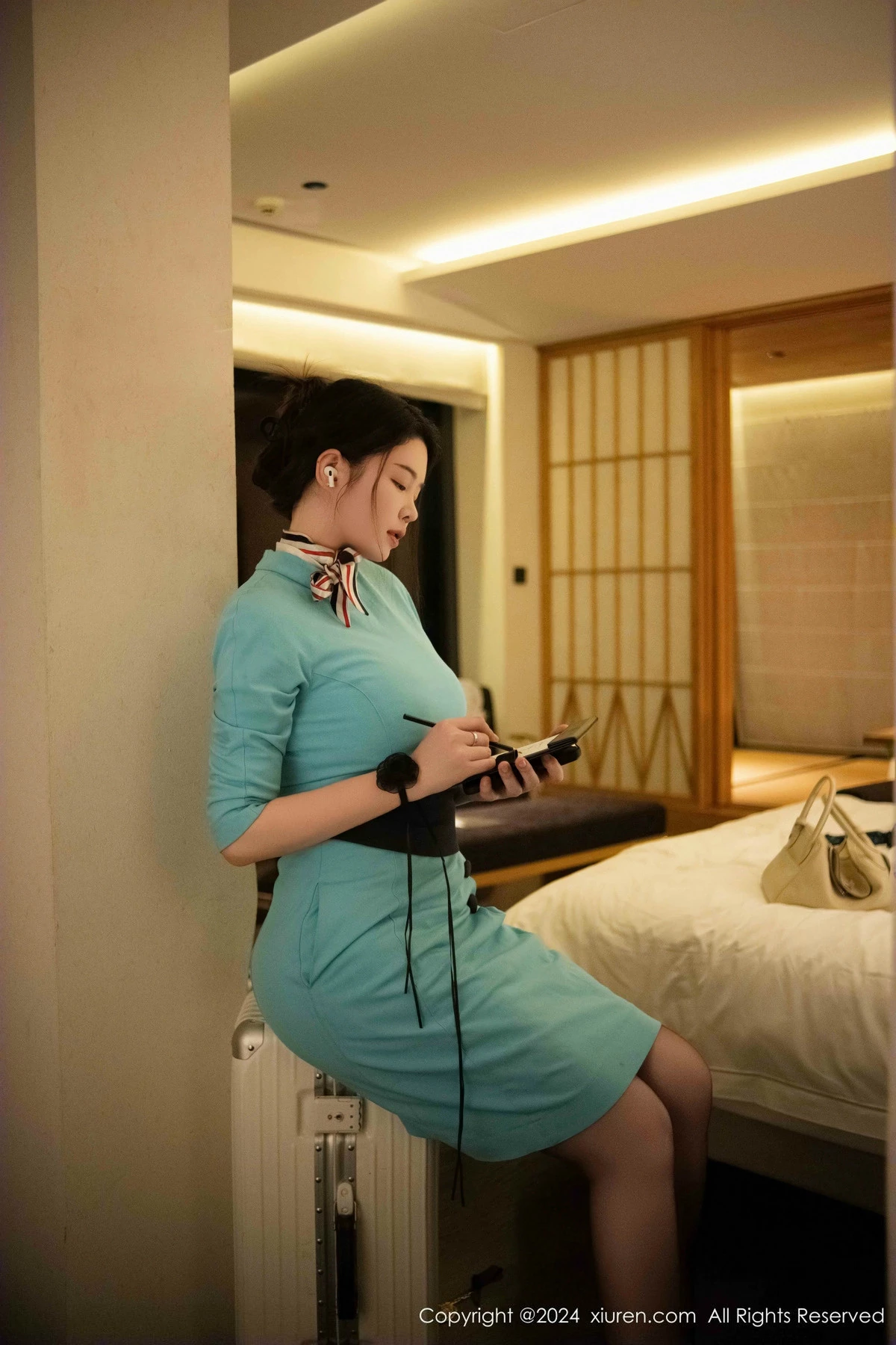 秀人集.com_[XiuRen秀人网]No.9609_模特樱桃小犊子蓝色空姐制服露黑色内衣配黑丝吊袜极致魅惑写真41P