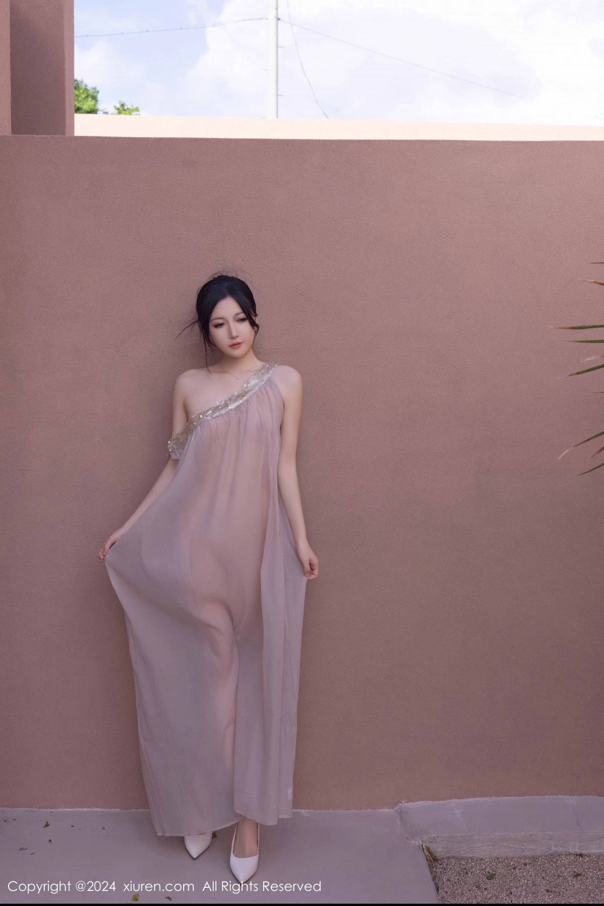 秀人集.com_[XiuRen秀人网]No.9492_模特鱼子酱Fish芦苇场景性感紫色轻透连衣裙秀惹火身材诱惑写真80P