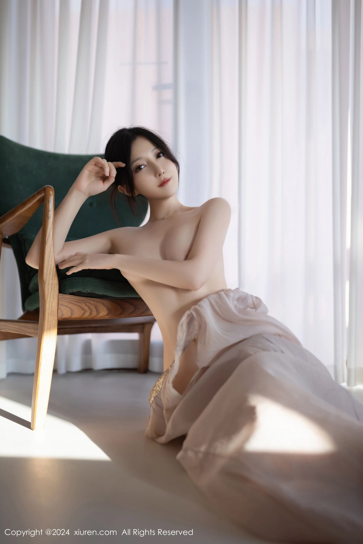 秀人集.com_[XiuRen秀人网]No.9492_模特鱼子酱Fish芦苇场景性感紫色轻透连衣裙秀惹火身材诱惑写真80P