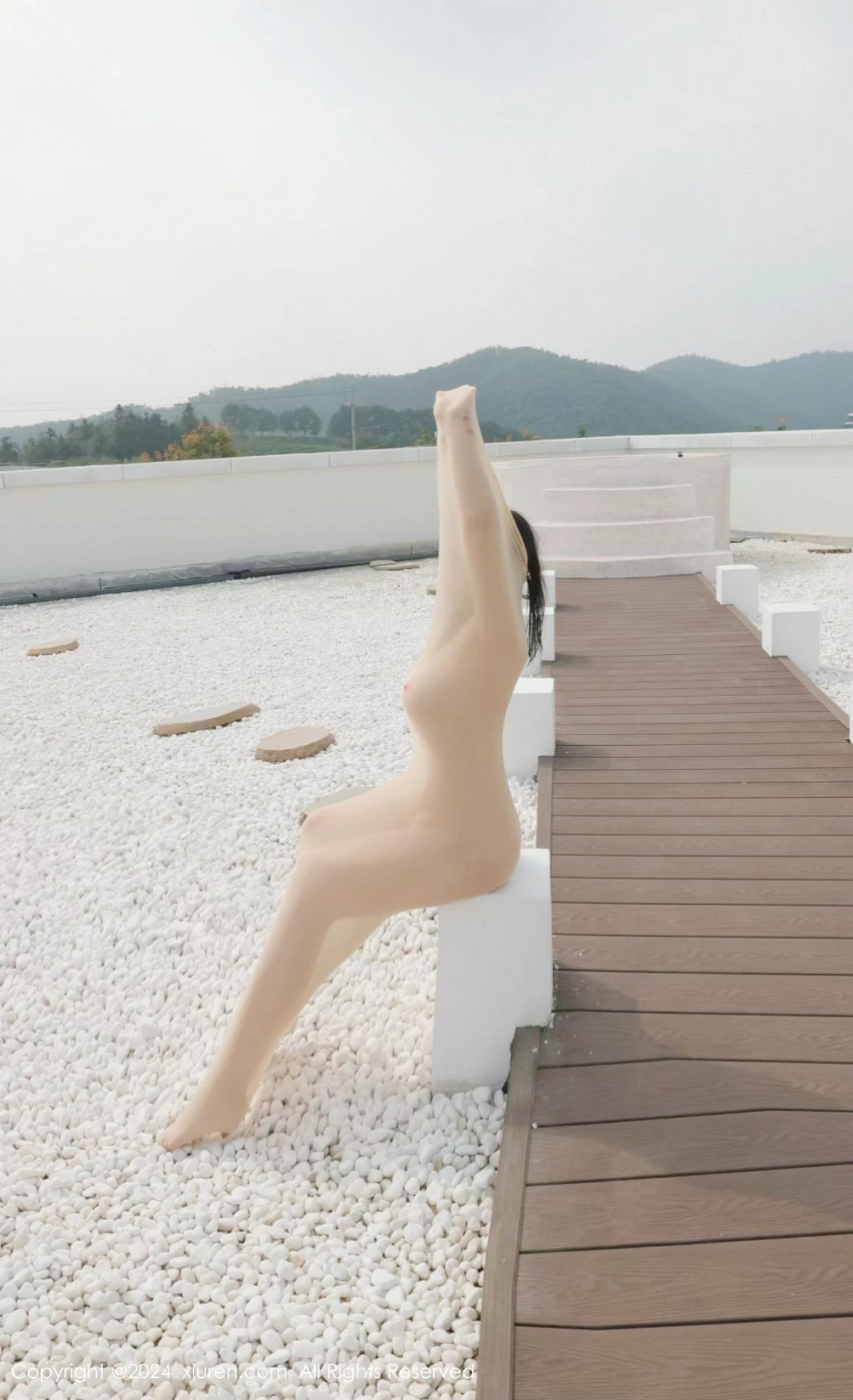 秀人集.com_[XiuRen秀人网]No.9489_模特小薯条nienie户外性感肉色连体衣秀惹火身材撩人诱惑写真80P