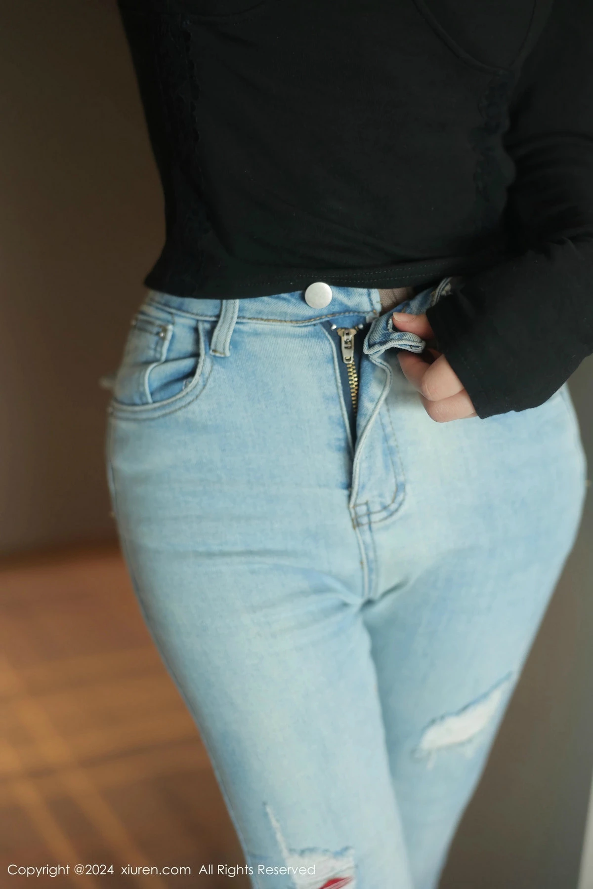 秀人集.com_[XiuRen秀人网]No.9666_模特爱酱里私房性感黑色情趣服饰配黑丝吊袜秀曼妙身姿诱惑写真77P