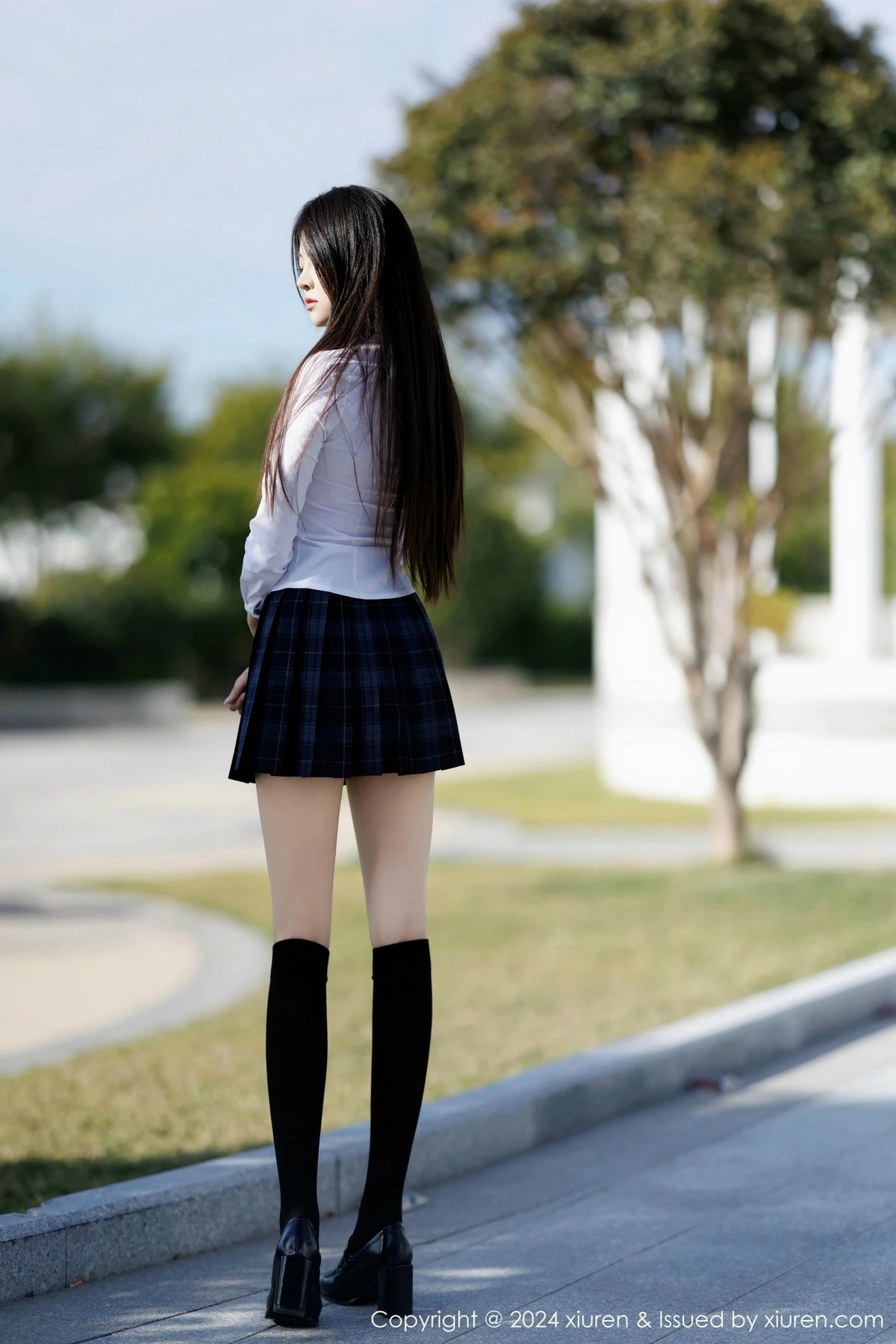 秀人集.com_[XiuRen秀人网]No.9682_模特初梦瑶性感白T露粉红色内衣配超薄肉丝秀完美身材诱惑写真91P