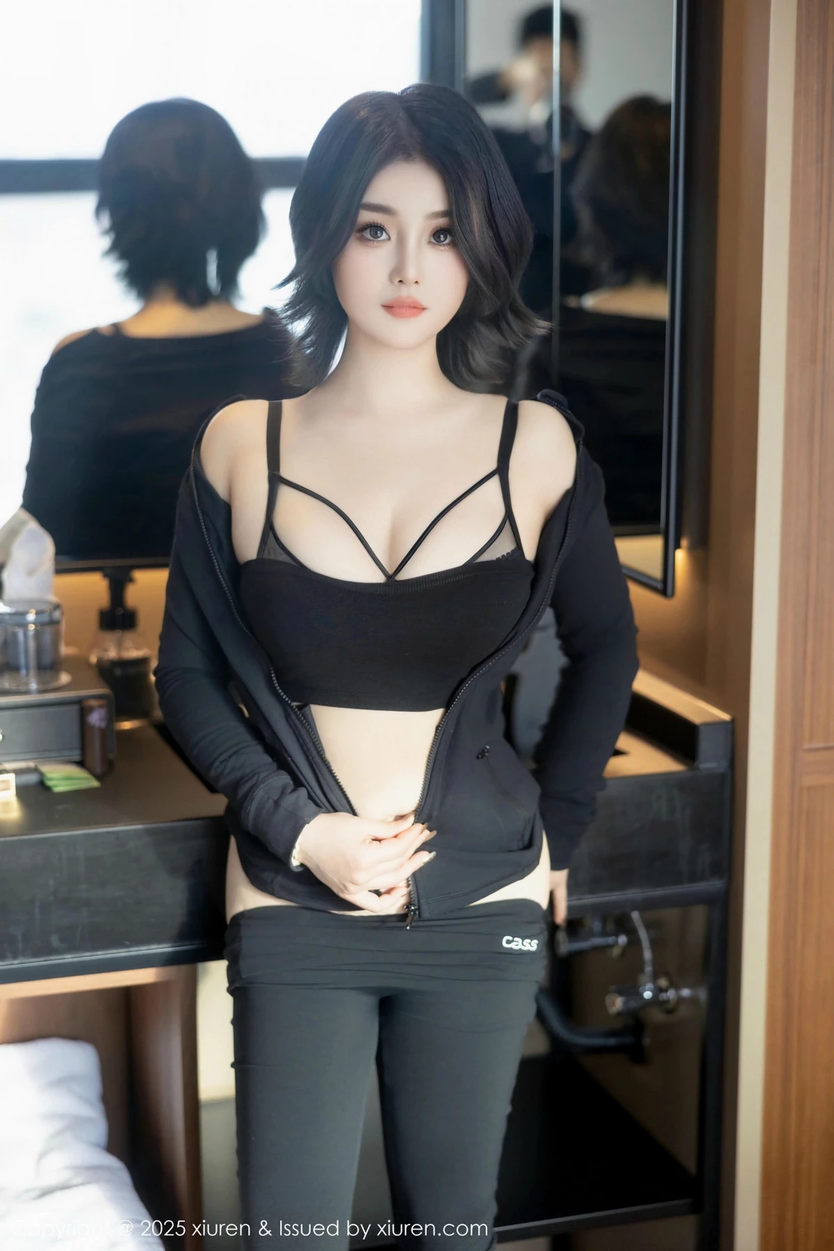 秀人集.com_[XiuRen秀人网]No.9694_新人模特Monica性感简约黑色服饰露黑色内衣秀曼妙身姿诱惑写真79P