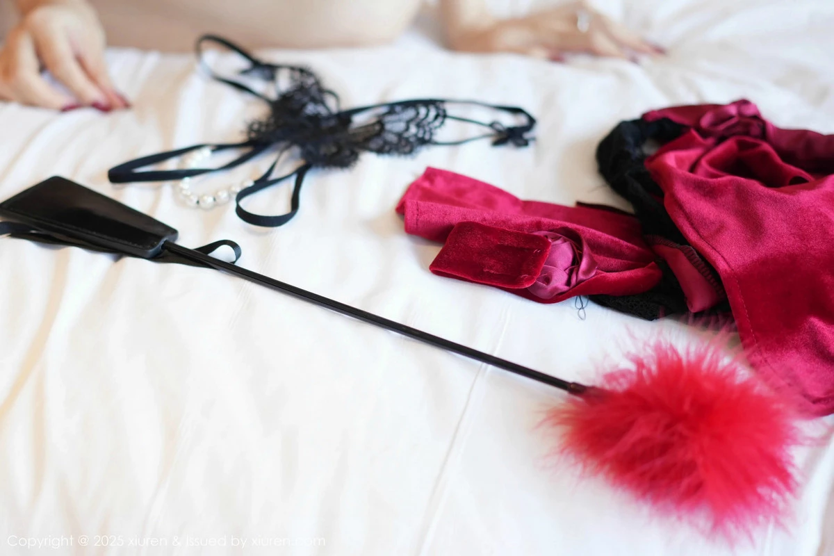 秀人集.com_[XiuRen秀人网]No.9704_女神心妍小公主性感红色蕾丝情趣服饰配黑丝吊袜极致魅惑写真71P