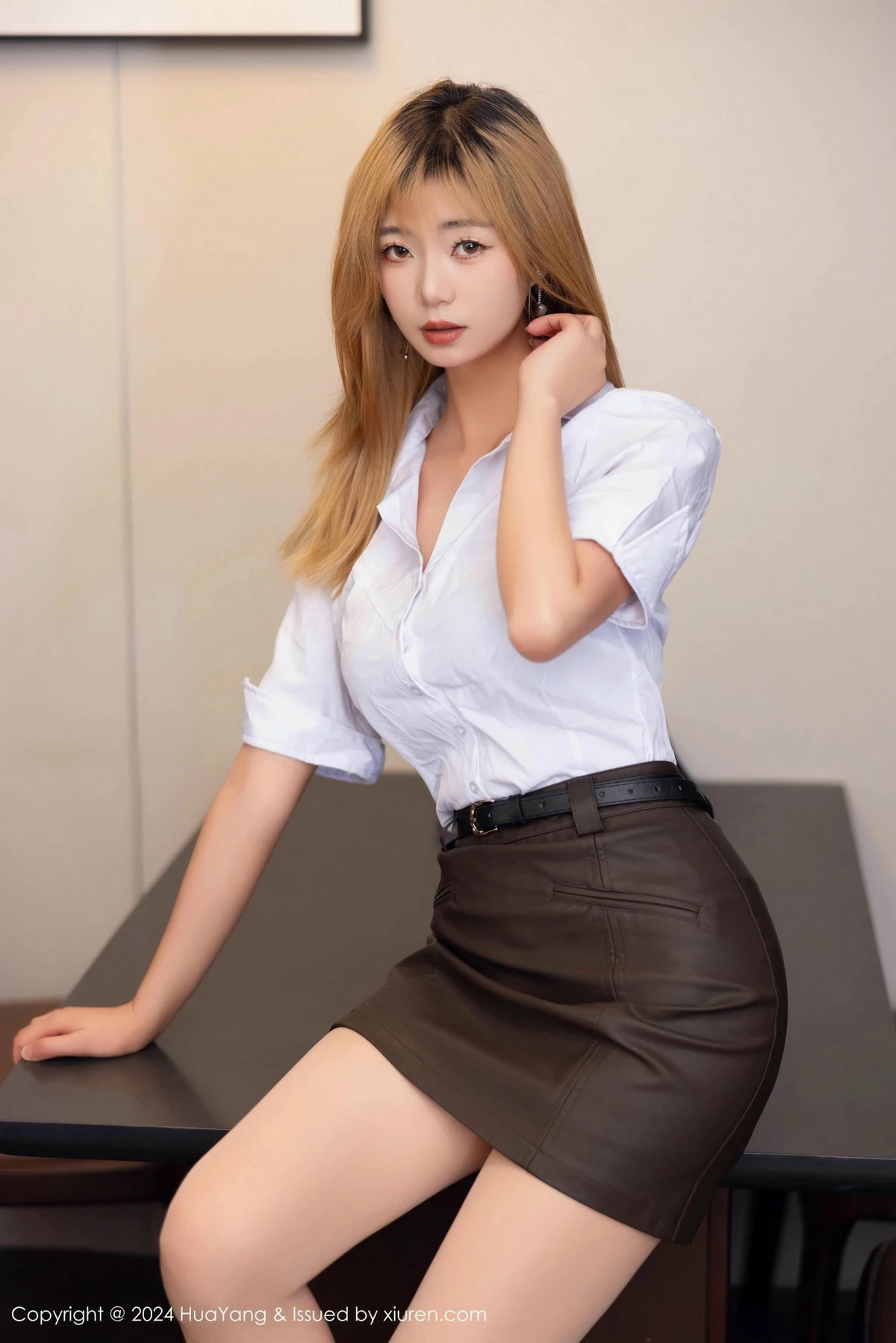 秀人集.com_[HuaYang花漾]Vol.625_模特宋-KiKi性感白衬衫露黑色内衣配超薄肉丝秀完美身材诱惑写真83P