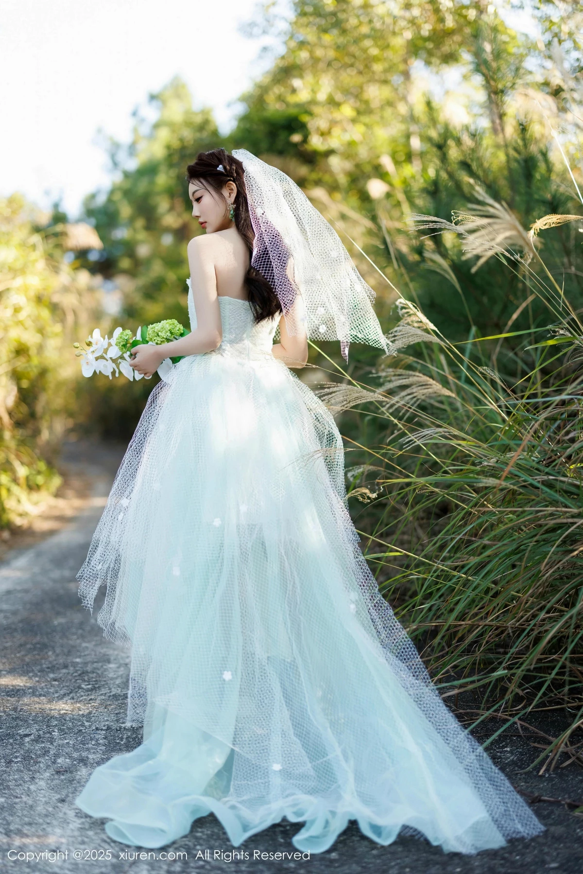 秀人集.com_[XiuRen秀人网]No.9722_女神杨晨晨Yome性感白色情趣内衣配白丝吊袜秀丰腴身材诱惑写真83P