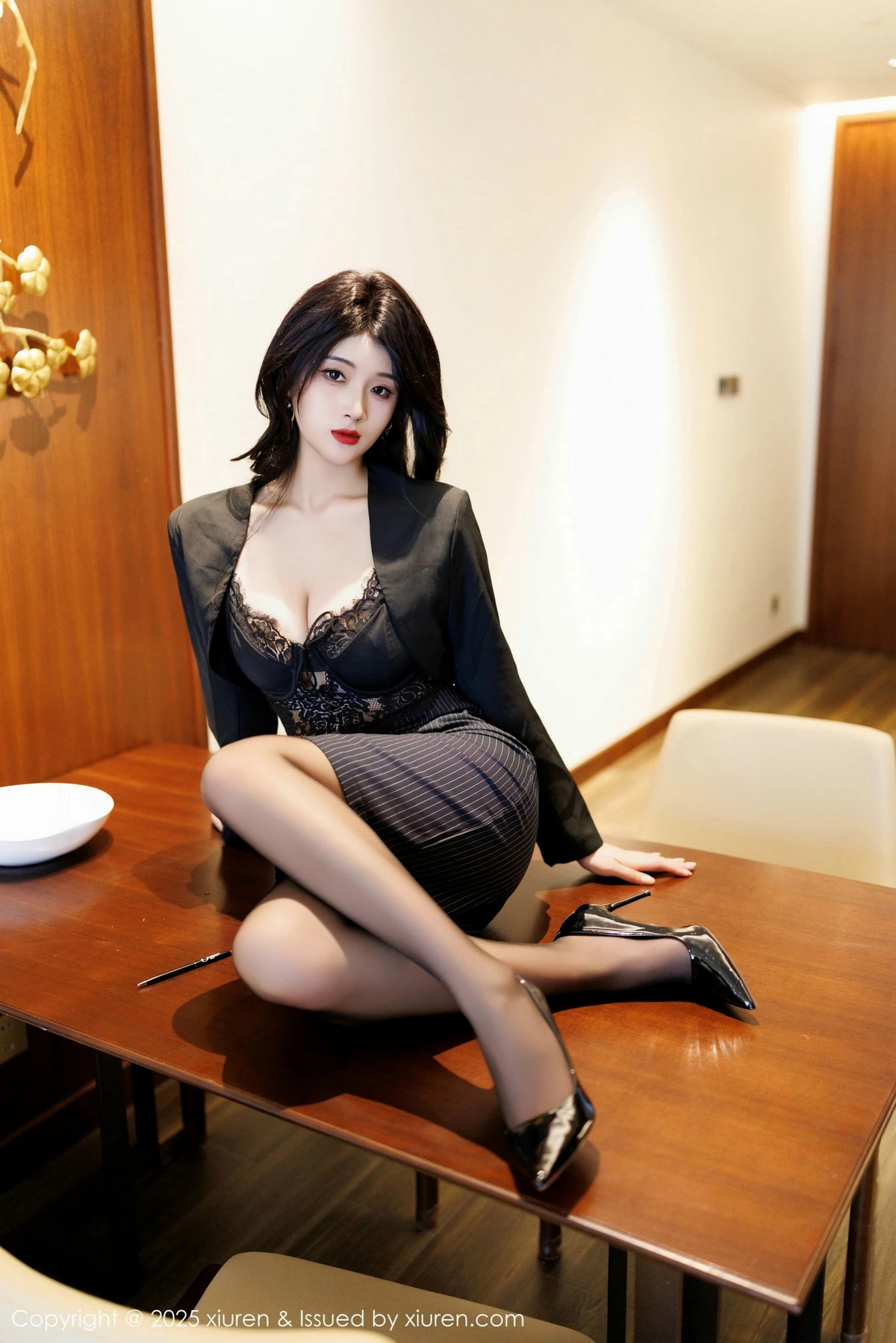 秀人集.com_[XiuRen秀人网]No.9728_模特南乔性感黑色蕾丝内衣+红色比基尼秀柔美身姿完美诱惑写真90P