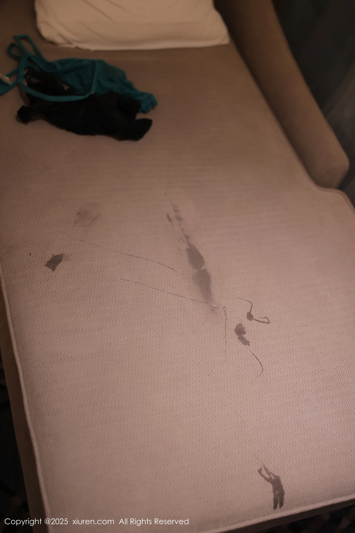 秀人集.com_[XiuRen秀人网]No.9743_模特Candy糖糖性感绿色内衣配破烂黑丝秀完美身材撩人诱惑写真86P