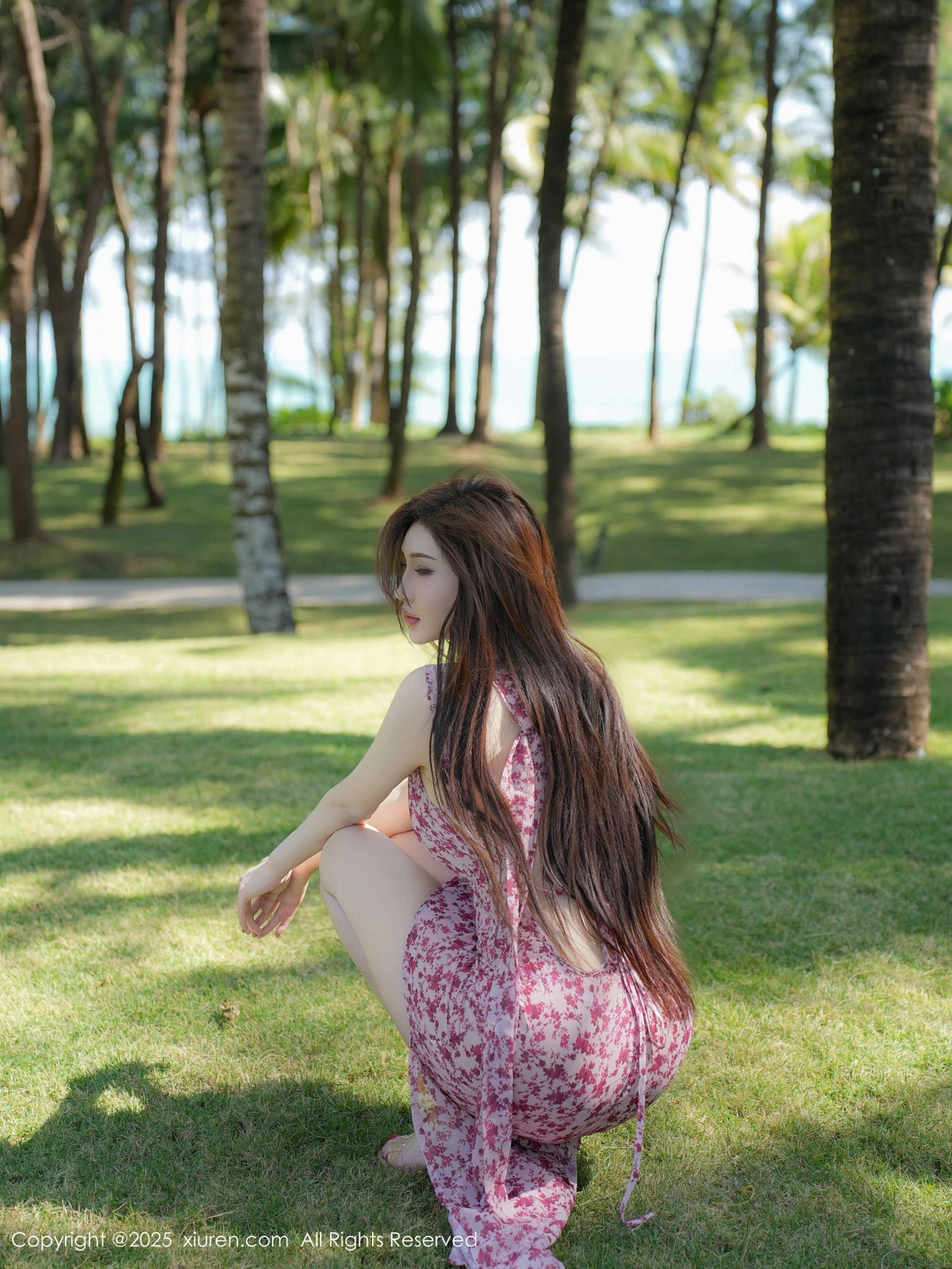 秀人集.com_[XiuRen秀人网]No.9736_女神Carol周妍希性感粉色碎花长裙配超薄肉丝秀完美身材诱惑写真75P