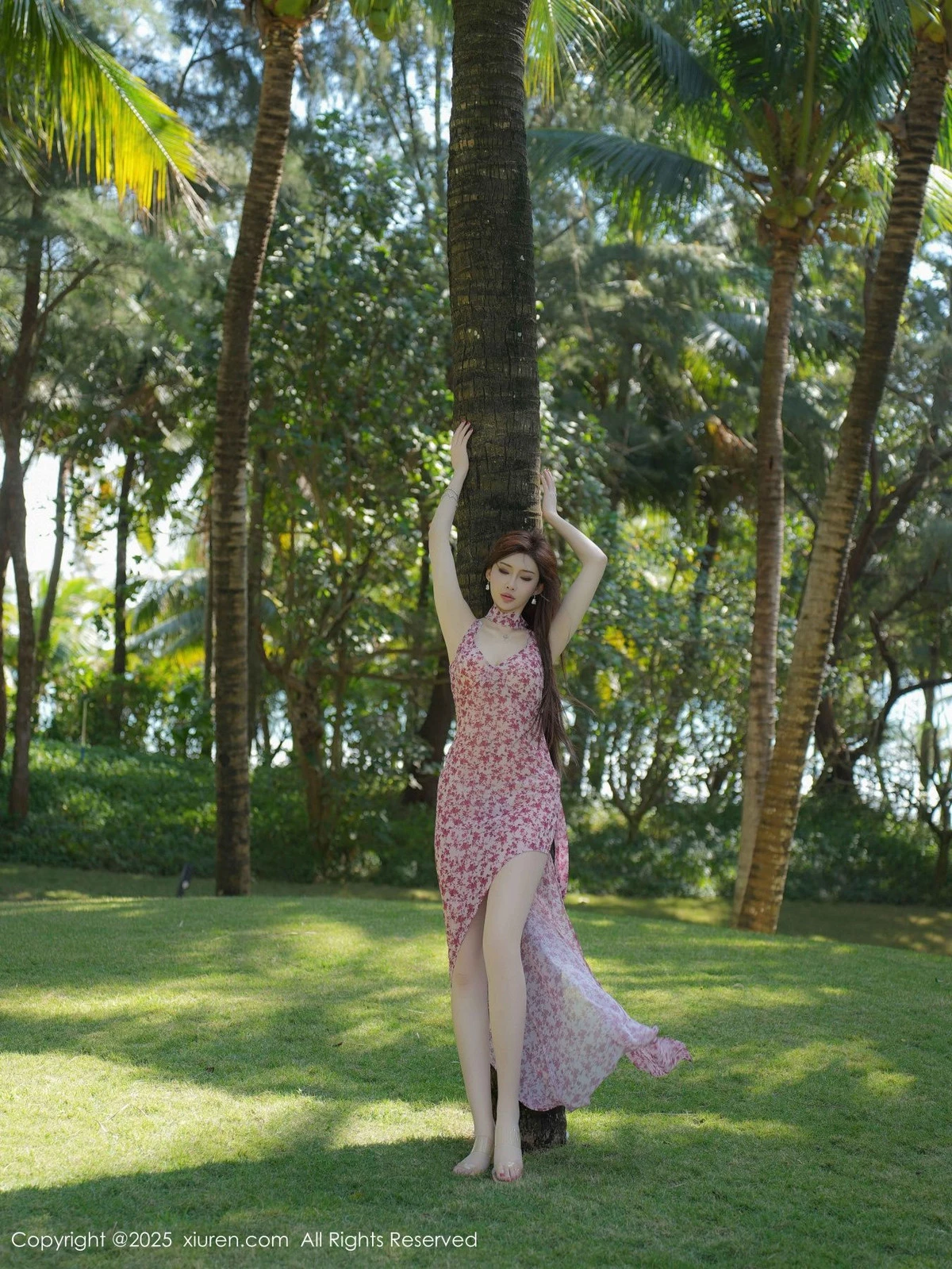 秀人集.com_[XiuRen秀人网]No.9736_女神Carol周妍希性感粉色碎花长裙配超薄肉丝秀完美身材诱惑写真75P