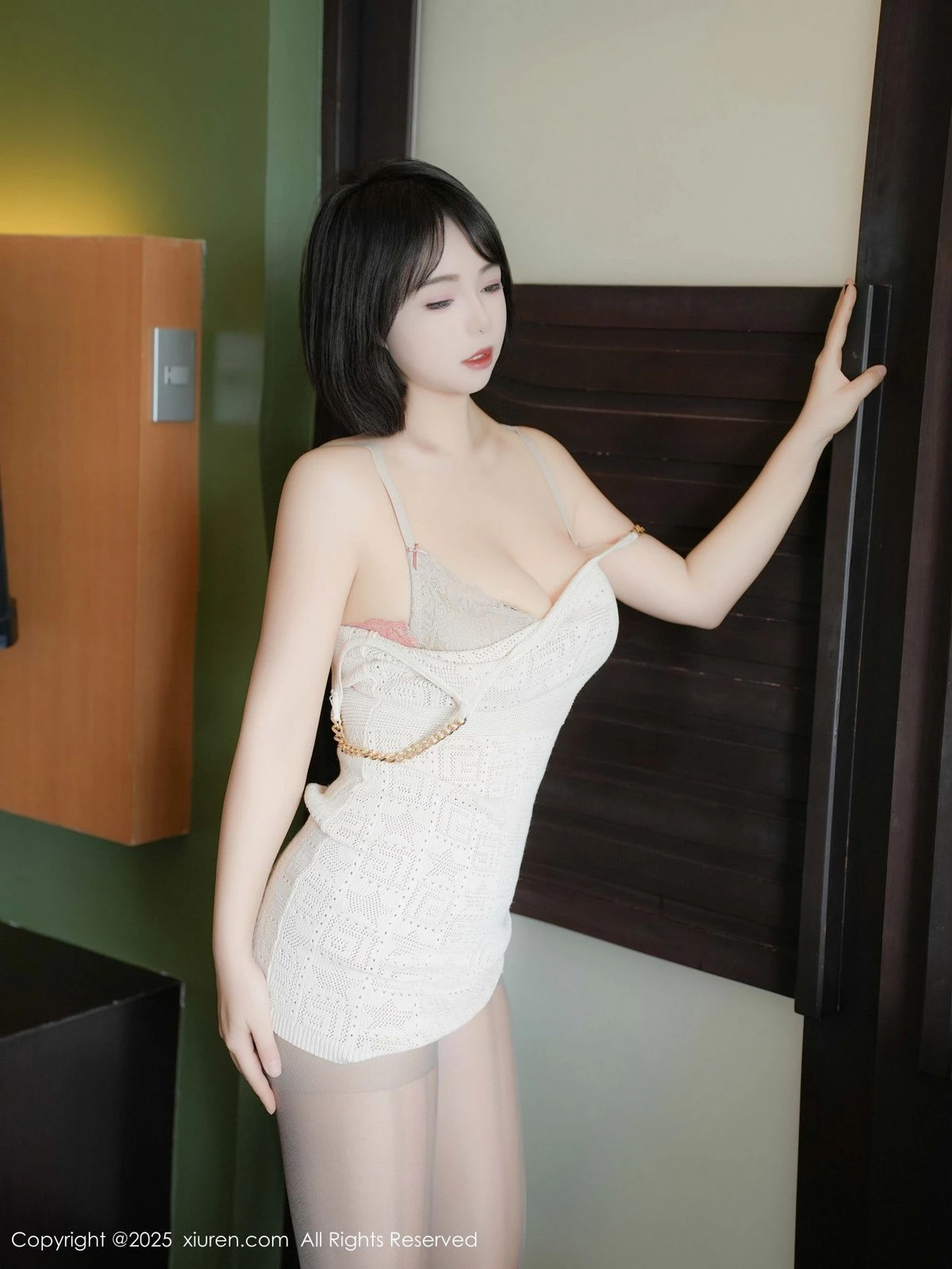 秀人集.com_[XiuRen秀人网]No.9747_模特桃色奶酪性感白连衣短裙配超薄灰丝秀曼妙身材迷人诱惑写真56P