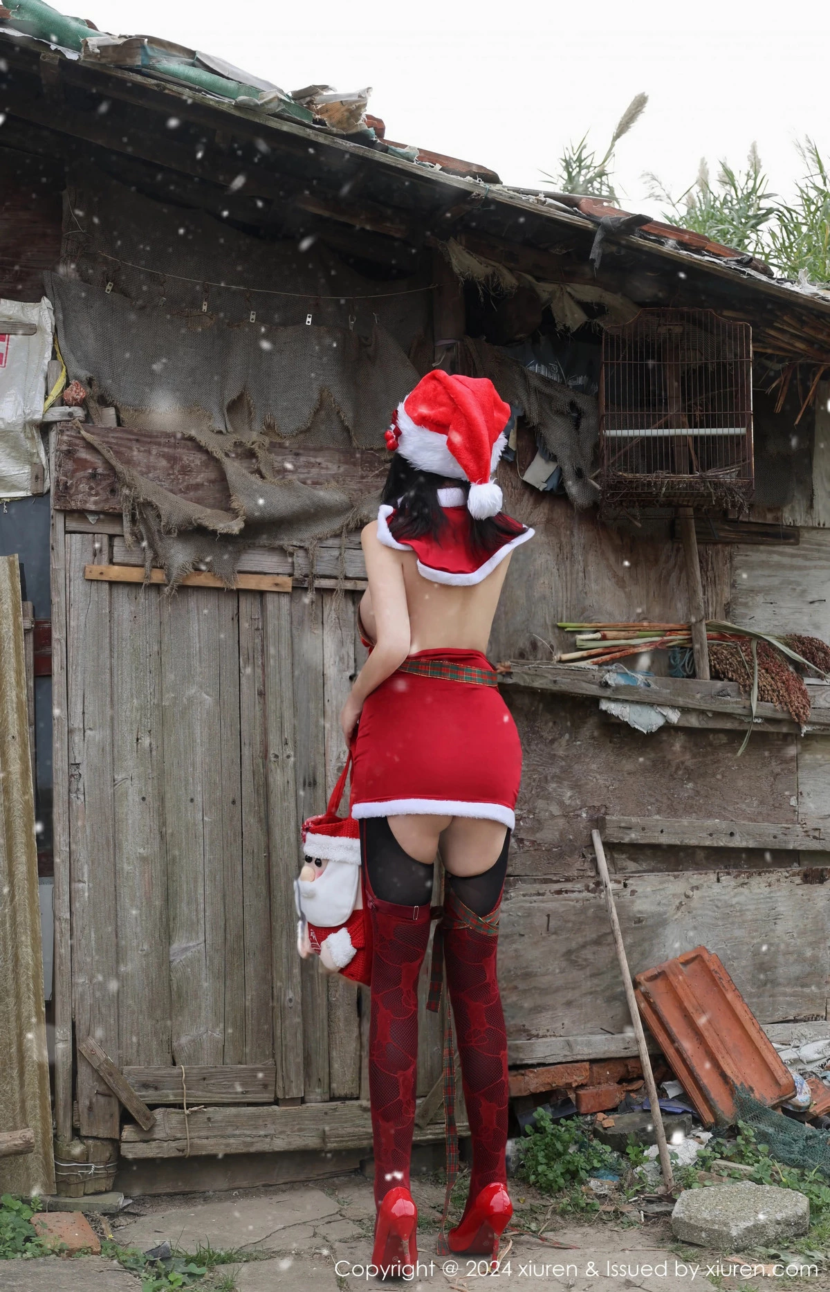 秀人集.com_[XiuRen秀人网]No.9630_模特小薯条nienie户外圣诞主题性感情趣圣诞服饰惹火诱惑写真76P