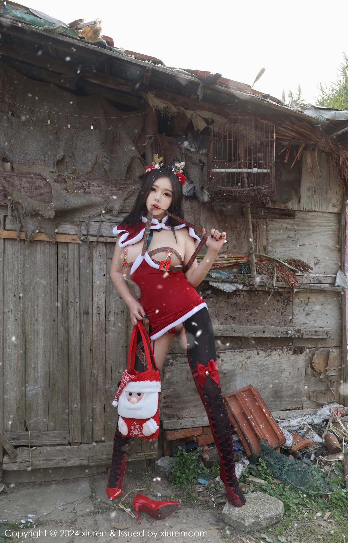 秀人集.com_[XiuRen秀人网]No.9630_模特小薯条nienie户外圣诞主题性感情趣圣诞服饰惹火诱惑写真76P