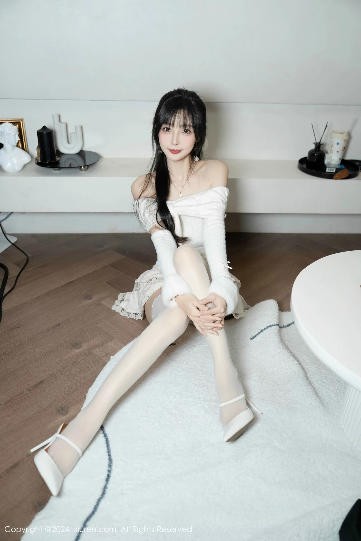 秀人集.com_[XiuRen秀人网]No.9658_模特林星阑白色连衣短裙露红色情趣内衣配白丝袜秀美腿诱惑写真93P