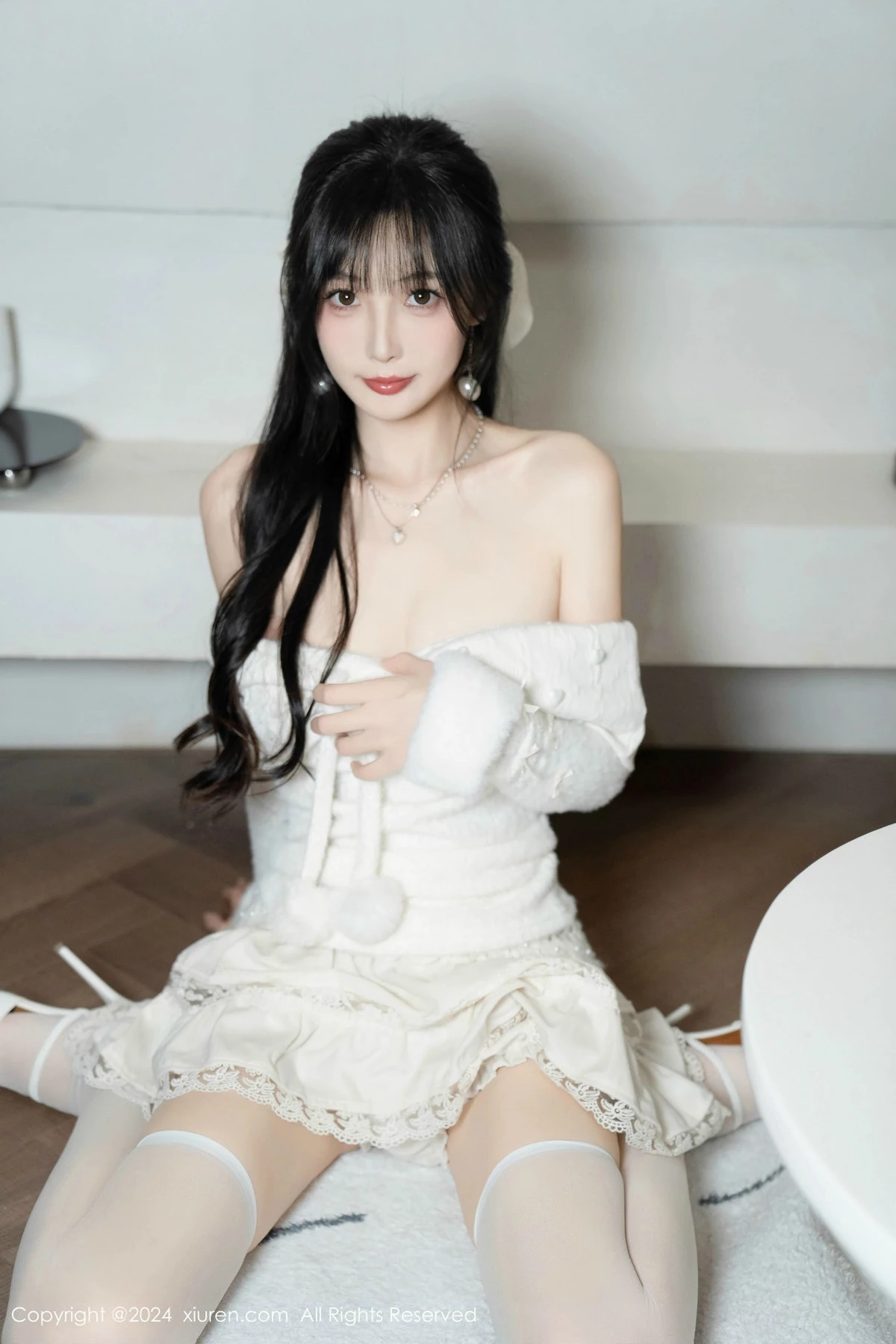 秀人集.com_[XiuRen秀人网]No.9658_模特林星阑白色连衣短裙露红色情趣内衣配白丝袜秀美腿诱惑写真93P
