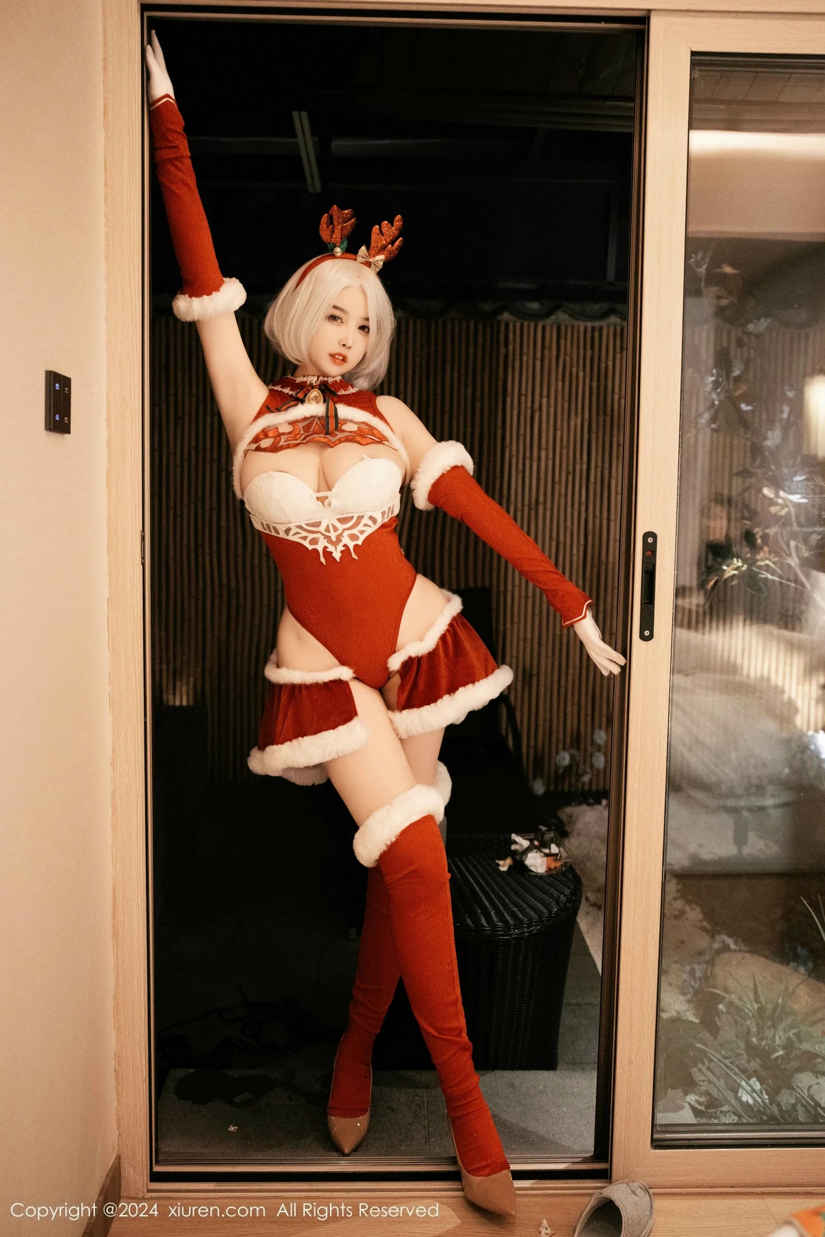 秀人集.com_[XiuRen秀人网]No.9660_模特樱桃小犊子性感红色圣诞装扮半脱秀丰满身材完美诱惑写真55P