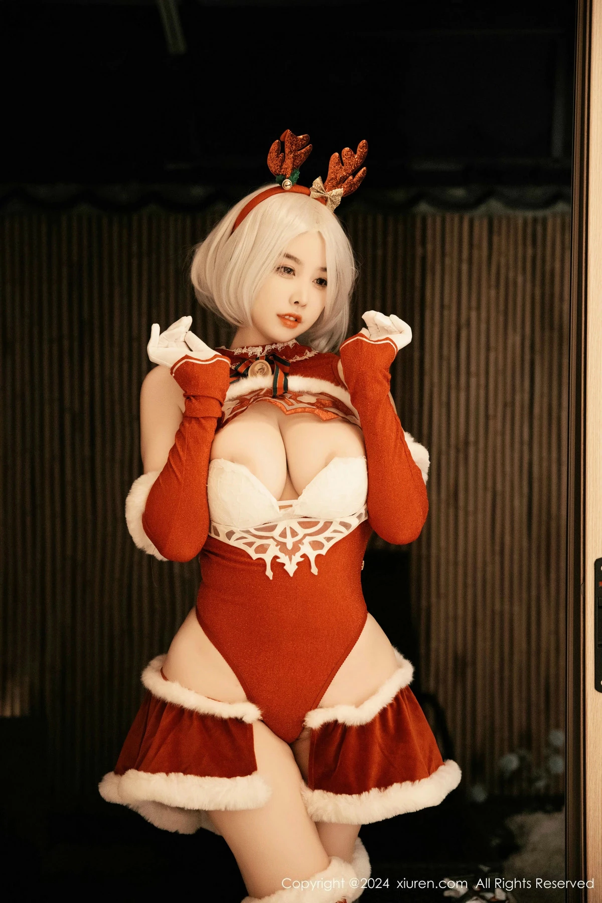 秀人集.com_[XiuRen秀人网]No.9660_模特樱桃小犊子性感红色圣诞装扮半脱秀丰满身材完美诱惑写真55P