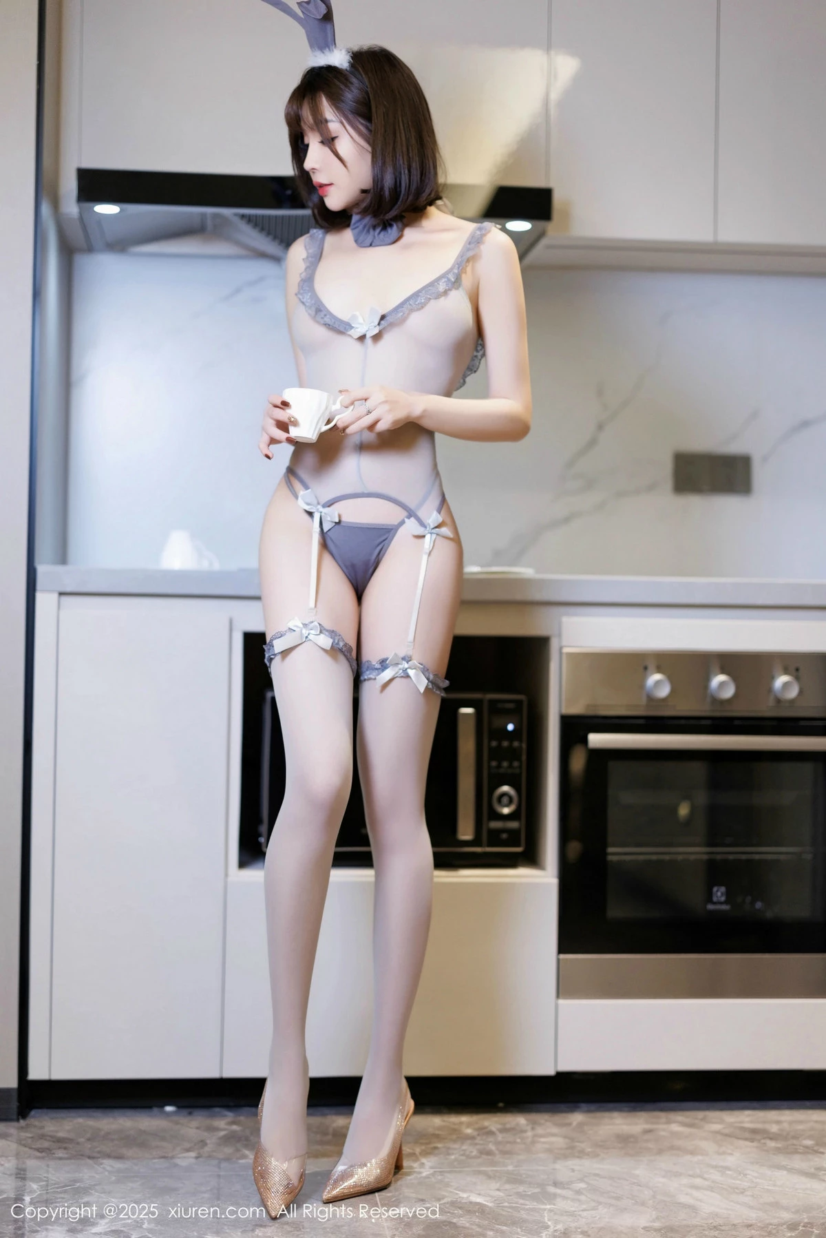 秀人集.com_[XiuRen秀人网]No.9805_女神徐莉芝Booty蕾丝连衣短裙+灰色情趣内衣秀完美身材诱惑写真83P