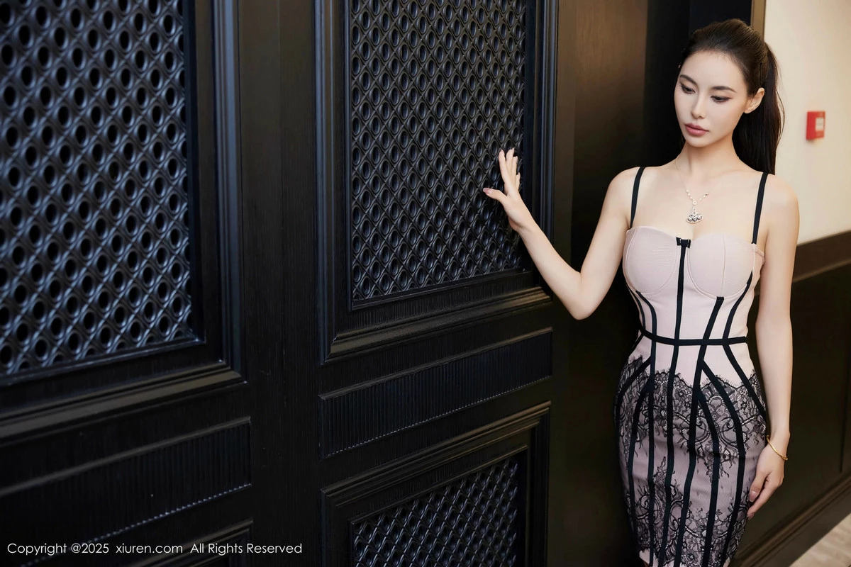 秀人集.com_[XiuRen秀人网]No.9809_模特Lingyu69性感粉色连衣裙露连体黑丝网袜秀惹火身材诱惑写真74P