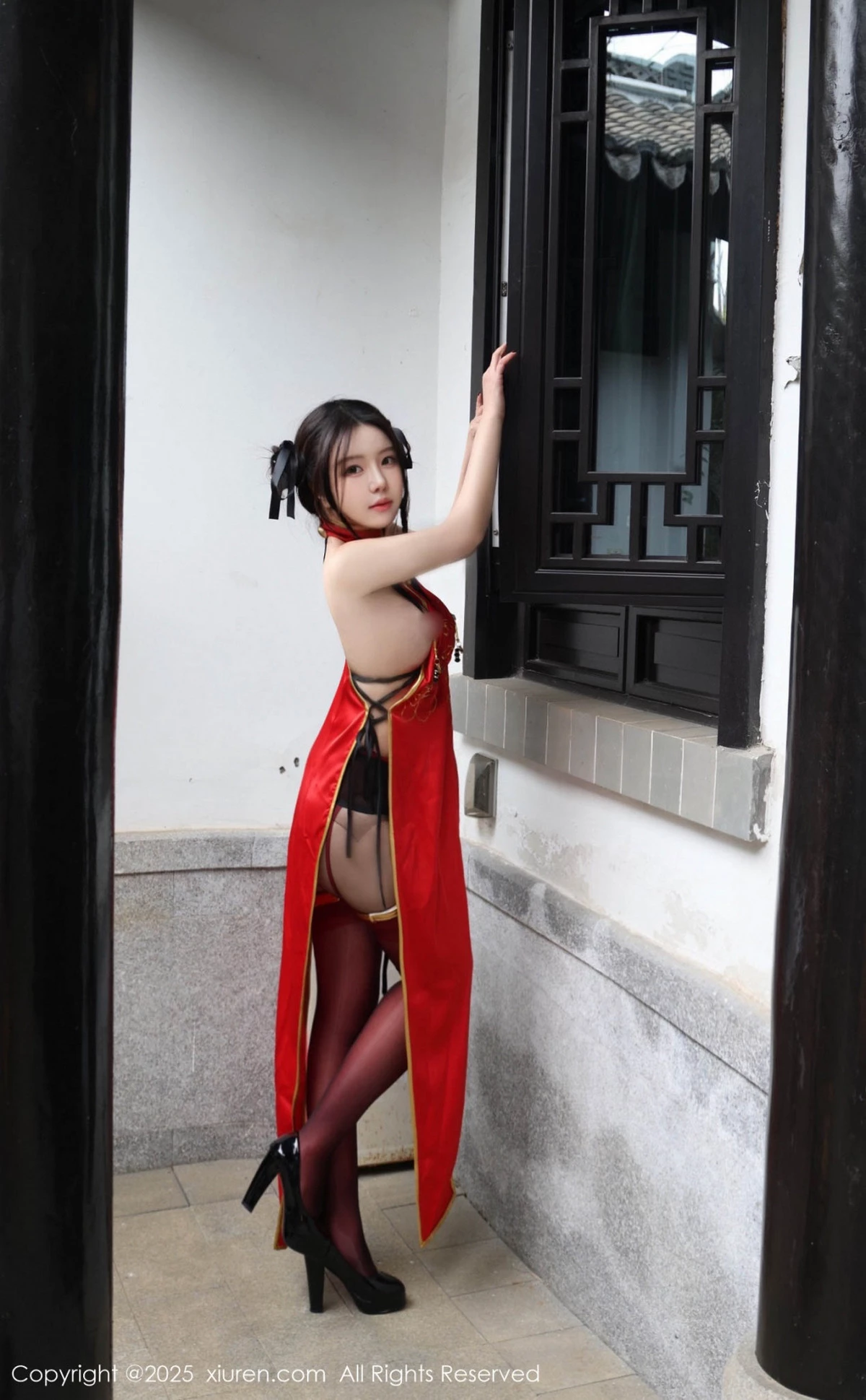 秀人集.com_[XiuRen秀人网]No.9834_模特小薯条nienie性感红色旗袍配红丝吊袜秀曼妙身姿诱惑写真131P