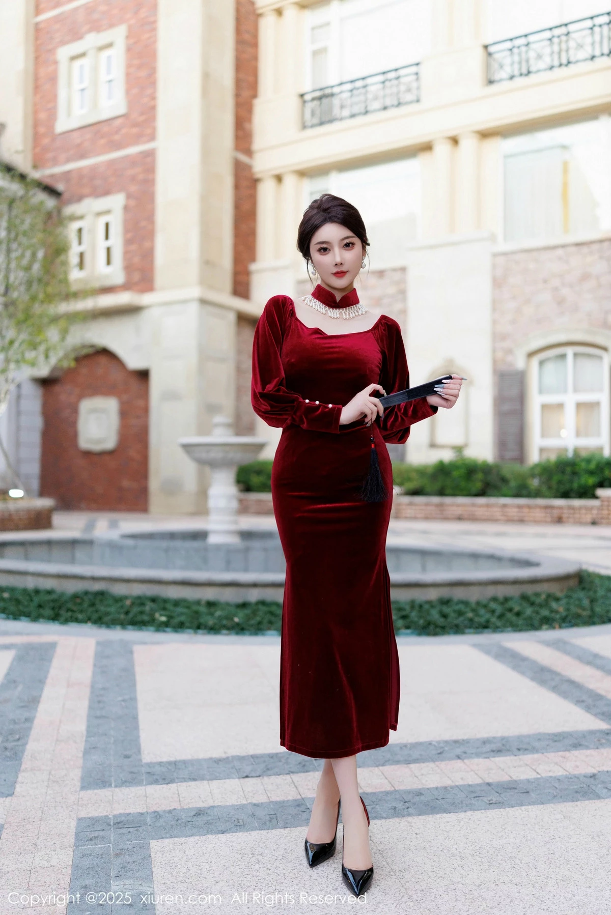 秀人集.com_[XiuRen秀人网]No.9831_女神杨晨晨Yome性感深色旗袍+红色蕾丝内衣秀丰腴身材诱惑写真90P