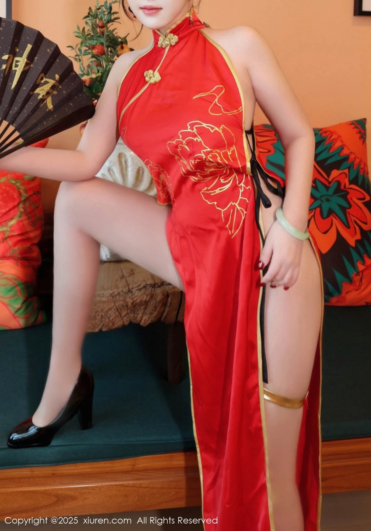 秀人集.com_[XiuRen秀人网]No.9834_模特小薯条nienie性感红色旗袍配红丝吊袜秀曼妙身姿诱惑写真131P