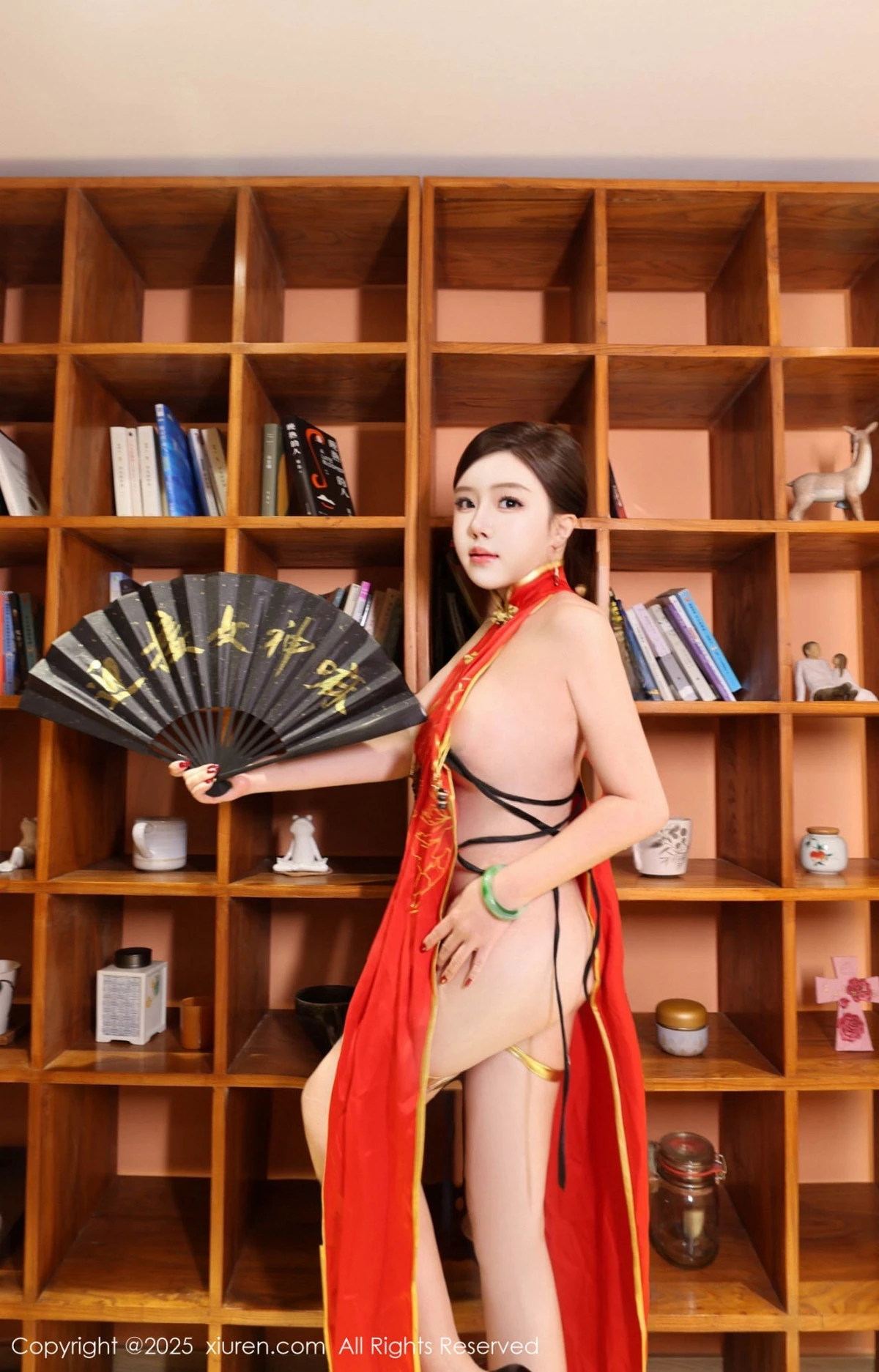 秀人集.com_[XiuRen秀人网]No.9834_模特小薯条nienie性感红色旗袍配红丝吊袜秀曼妙身姿诱惑写真131P