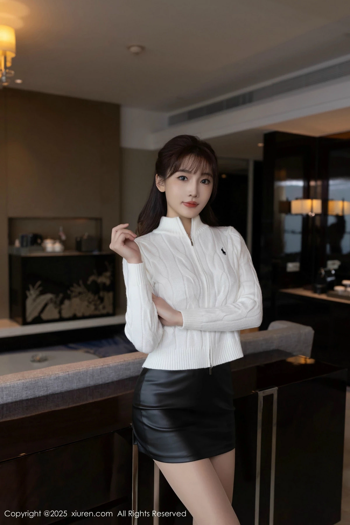秀人集.com_[XiuRen秀人网]No.9852_模特陆萱萱白上衣配黑皮短裙露性感情趣内衣秀曼妙身姿诱惑写真81P