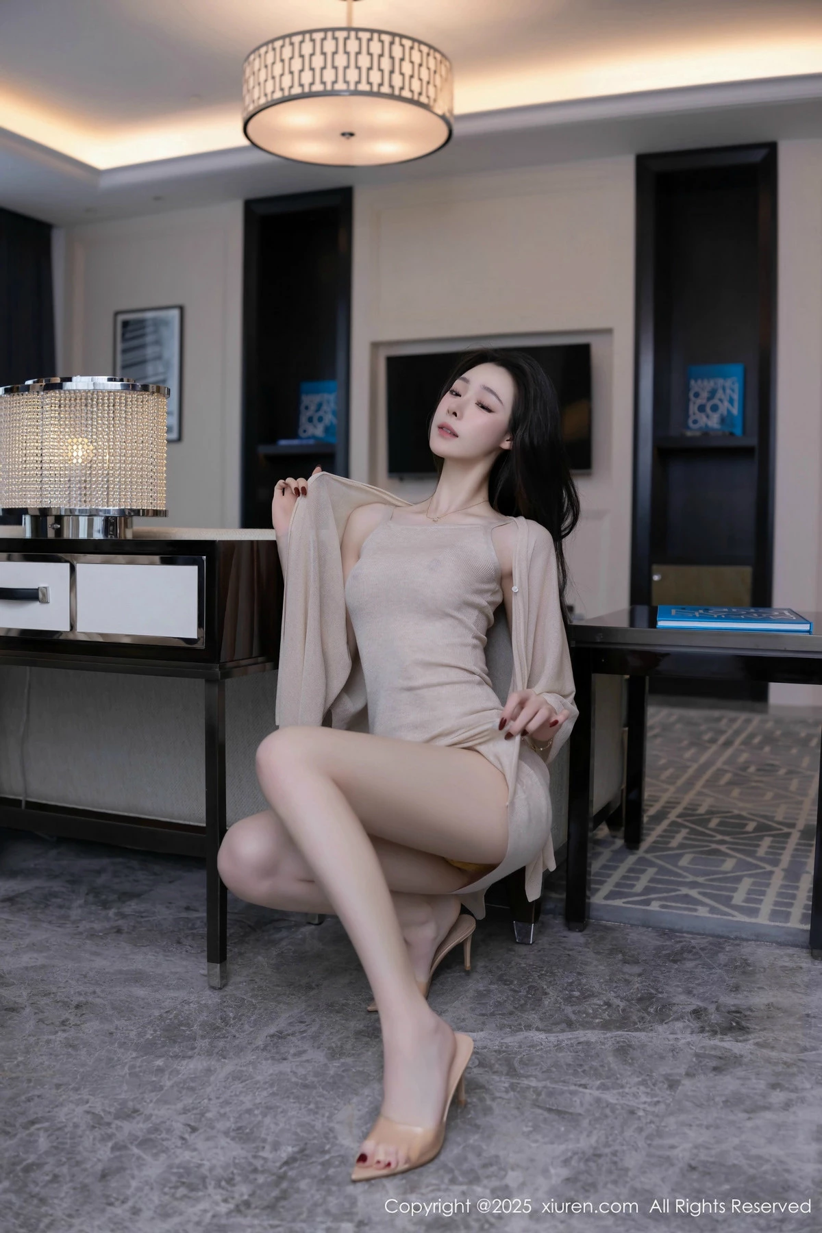 秀人集.com_[XiuRen秀人网]No.9858_模特小逗逗私房性感浅色连衣短裙露情趣内衣秀曼妙身姿诱惑写真81P