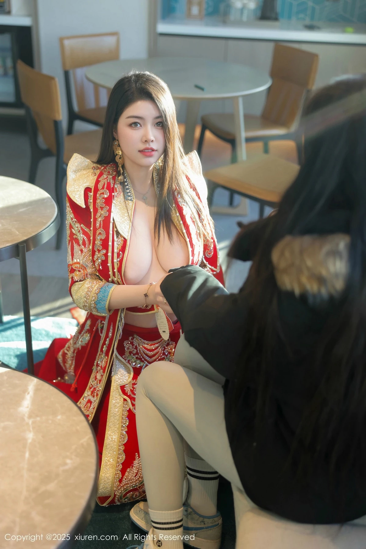 秀人集.com_[XiuRen秀人网]No.9869_模特林若凡F性感红色新娘装配黑丝吊袜半脱秀丰腴身材诱惑写真74P