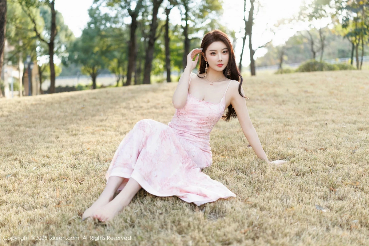 秀人集.com_[XiuRen秀人网]No.9886_女神杨晨晨Yome粉色连衣裙+白色珍珠内衣秀丰腴身材诱惑写真81P