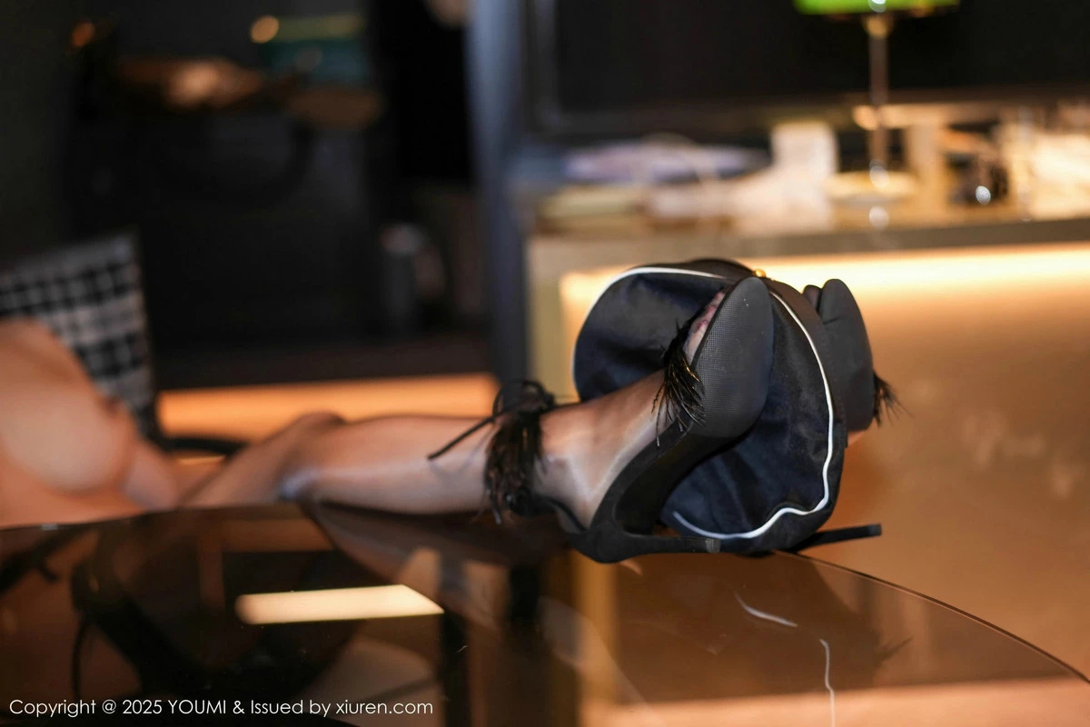 秀人集.com_[YouMi尤蜜荟]Vol.1124_模特心妍小公主性感黑色情趣制服配黑丝吊袜秀凹凸身材诱惑写真53P