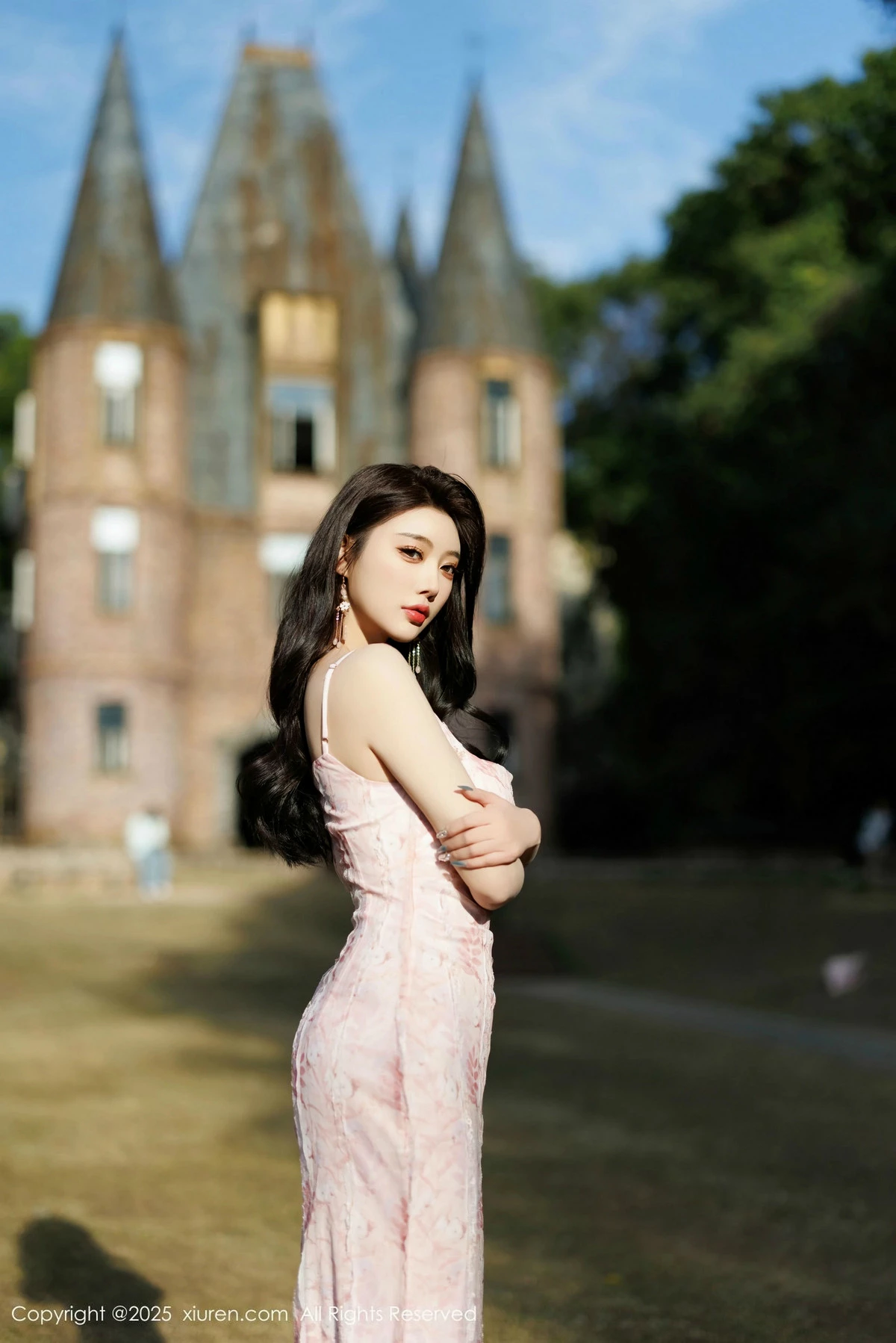 秀人集.com_[XiuRen秀人网]No.9886_女神杨晨晨Yome粉色连衣裙+白色珍珠内衣秀丰腴身材诱惑写真81P