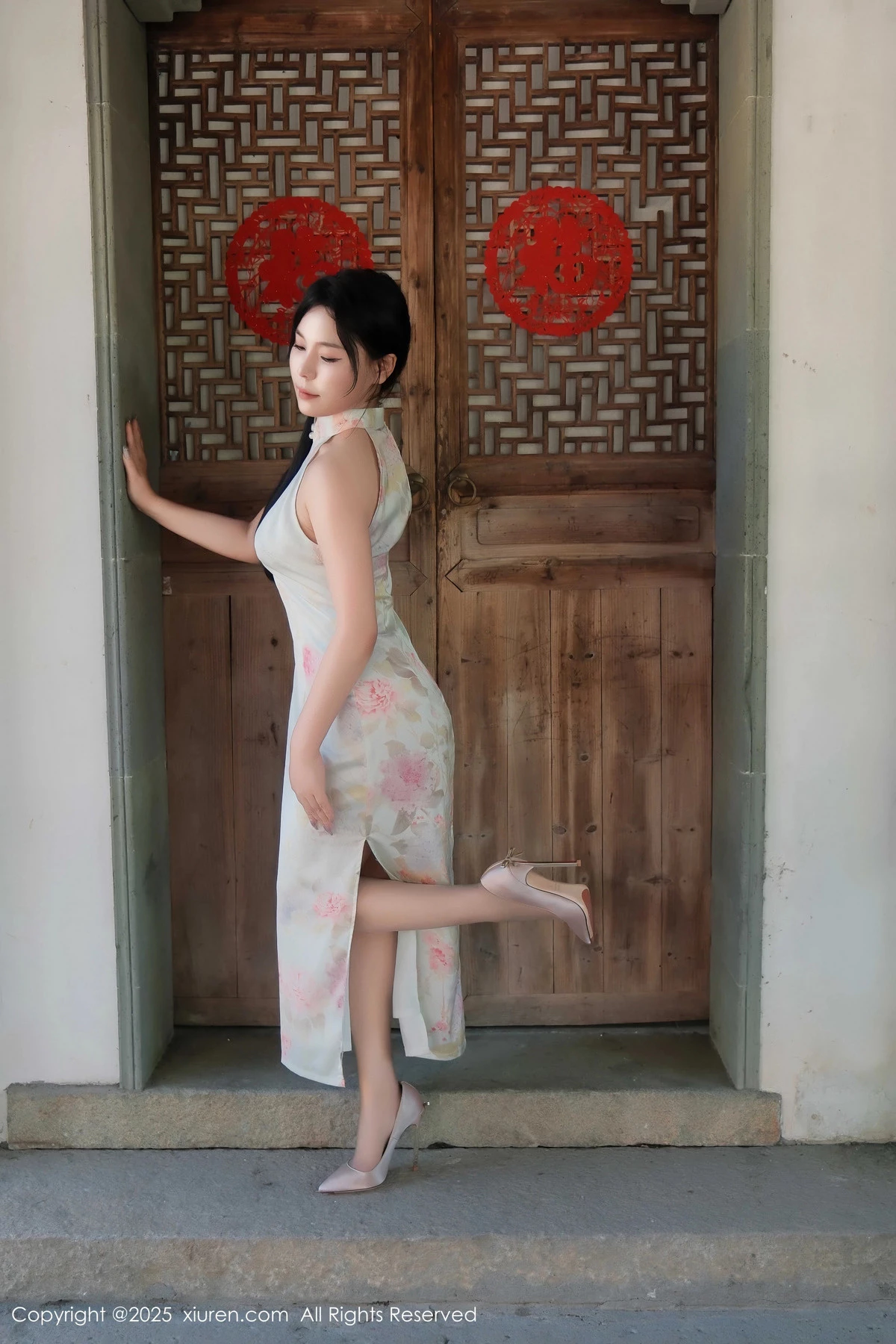 秀人集.com_[XiuRen秀人网]No.9893_模特麦田性感浅蓝色旗袍配超薄无内肉丝秀曼妙身姿撩人诱惑写真70P