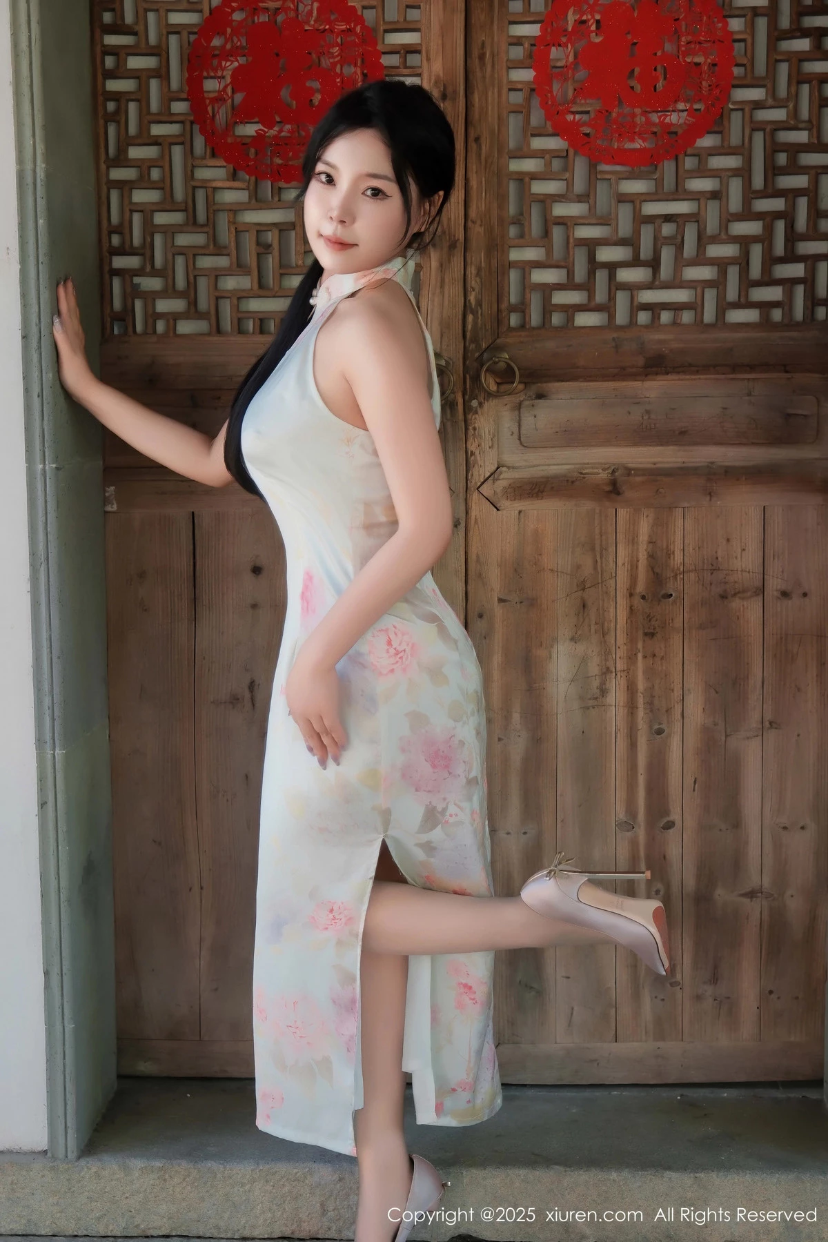 秀人集.com_[XiuRen秀人网]No.9893_模特麦田性感浅蓝色旗袍配超薄无内肉丝秀曼妙身姿撩人诱惑写真70P