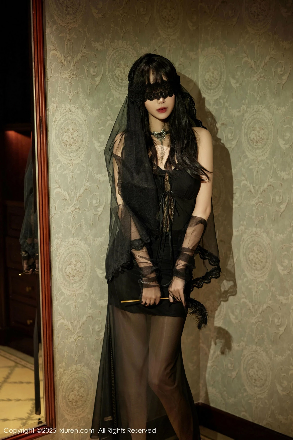 秀人集.com_[XiuRen秀人网]No.9773_模特玥儿玥er性感黑色蕾丝连衣裙配超薄肉丝秀曼妙身材诱惑写真72P