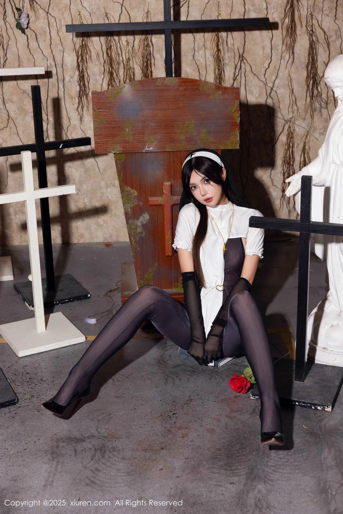 秀人集.com_[XiuRen秀人网]No.9774_女神绮里嘉ula性感修女服饰配超薄连体黑丝秀完美身材诱惑写真79P