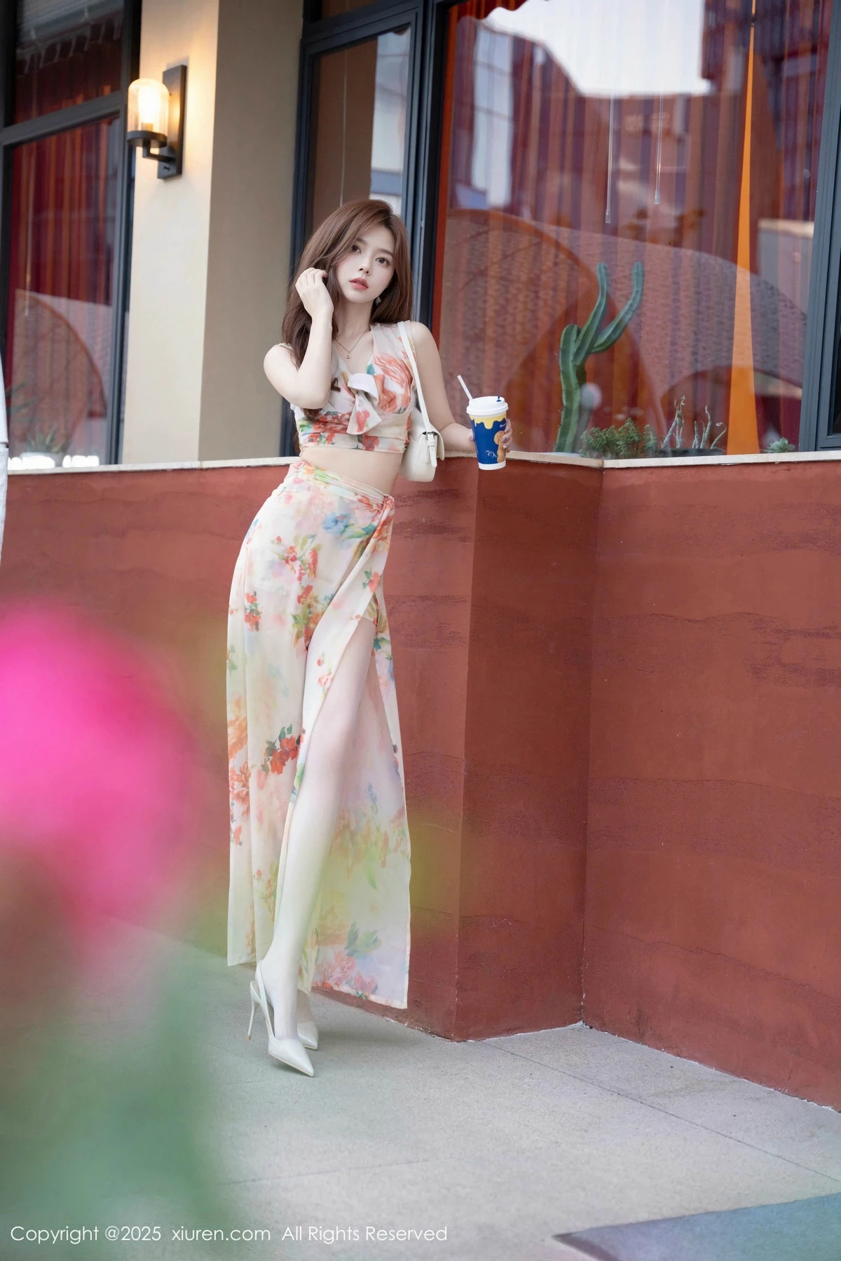 秀人集.com_[XiuRen秀人网]No.9792_模特拍黄瓜girl性感碎花长裙配超薄肉丝秀曼妙身姿完美诱惑写真77P