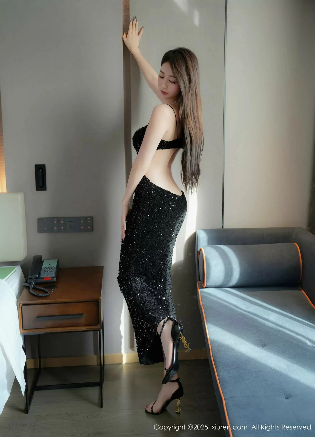 秀人集.com_[XiuRen秀人网]No.9937_模特星星baby性感黑色低胸吊带礼裙配凉高跟秀翘臀美腿诱惑写真68P
