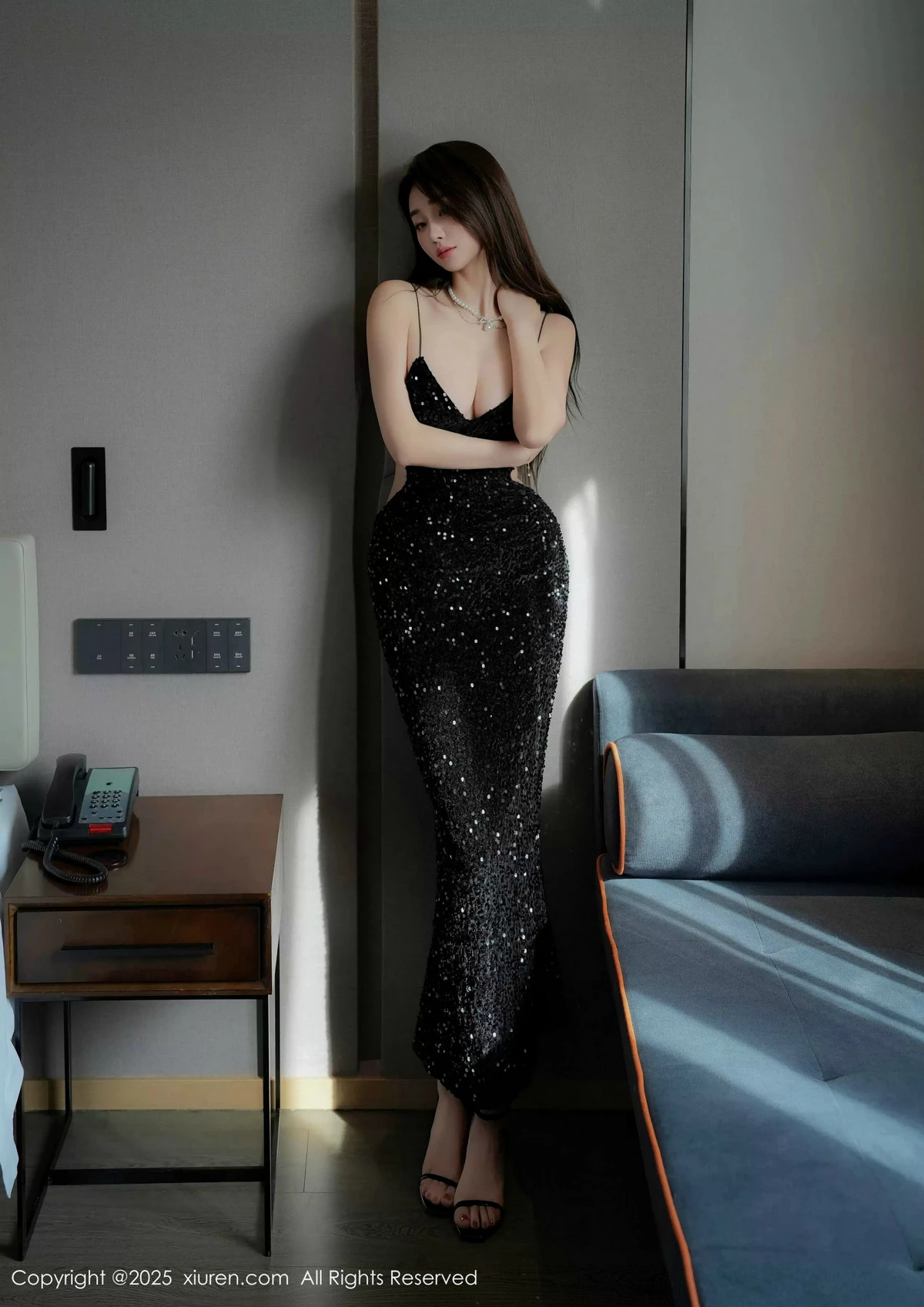 秀人集.com_[XiuRen秀人网]No.9937_模特星星baby性感黑色低胸吊带礼裙配凉高跟秀翘臀美腿诱惑写真68P