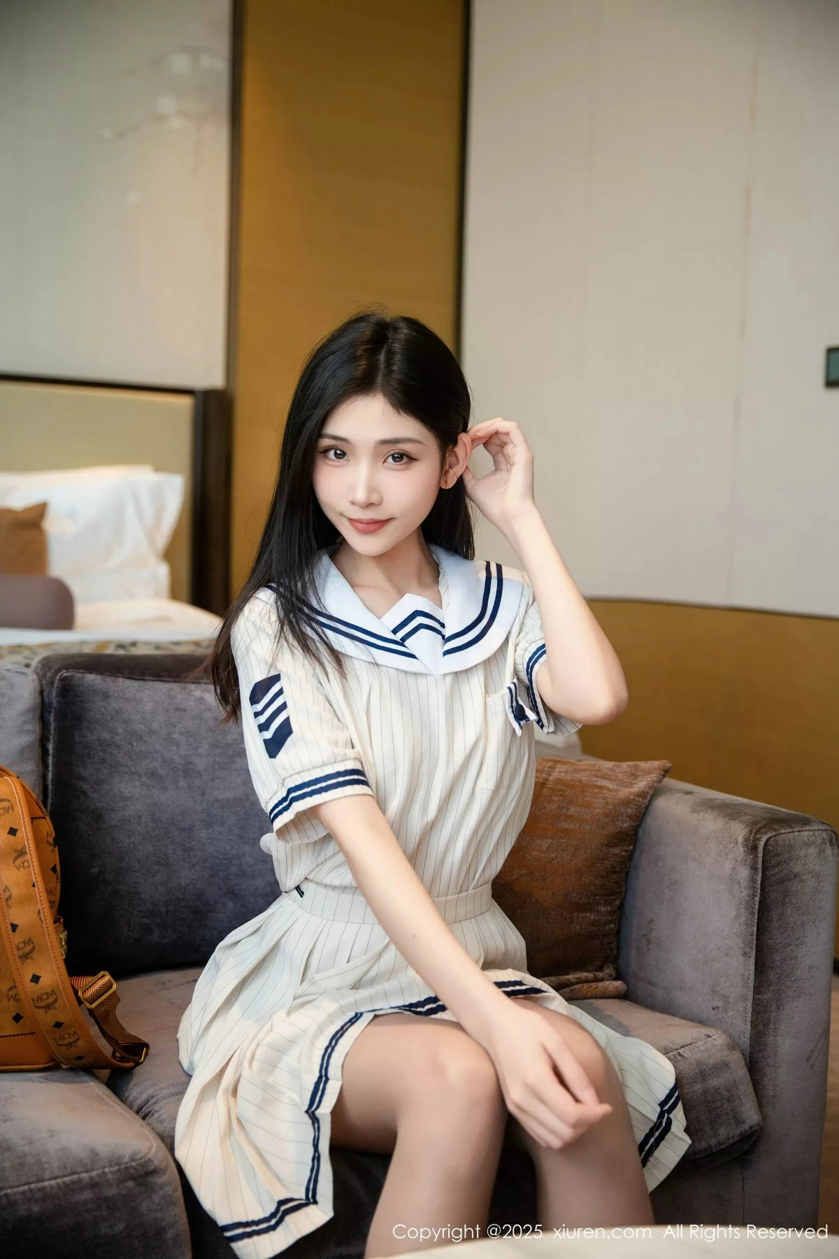 秀人集.com_[XiuRen秀人网]No.9942_模特刘婷婷性感JK制服露肉色性感内衣配灰丝袜秀完美身材诱惑写真77P