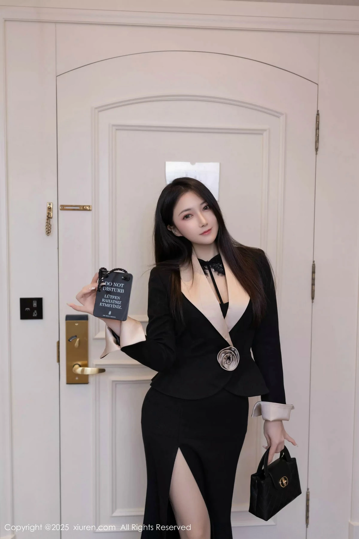 秀人集.com_[XiuRen秀人网]No.9953_模特鱼子酱Fish性感黑色连衣裙配超薄肉丝秀曼妙身姿诱惑写真80P