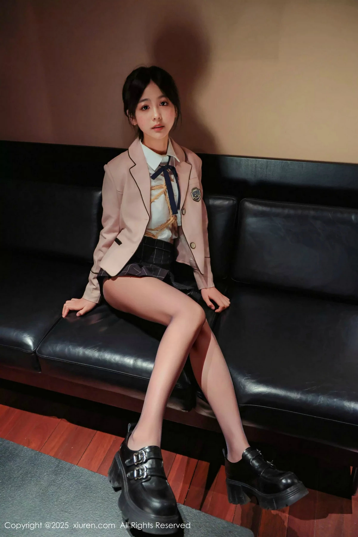 秀人集.com_[XiuRen秀人网]No.9949_模特奶芙乔乔捆绑主题性感JK制服配超薄黑丝秀凹凸身材诱惑写真72P