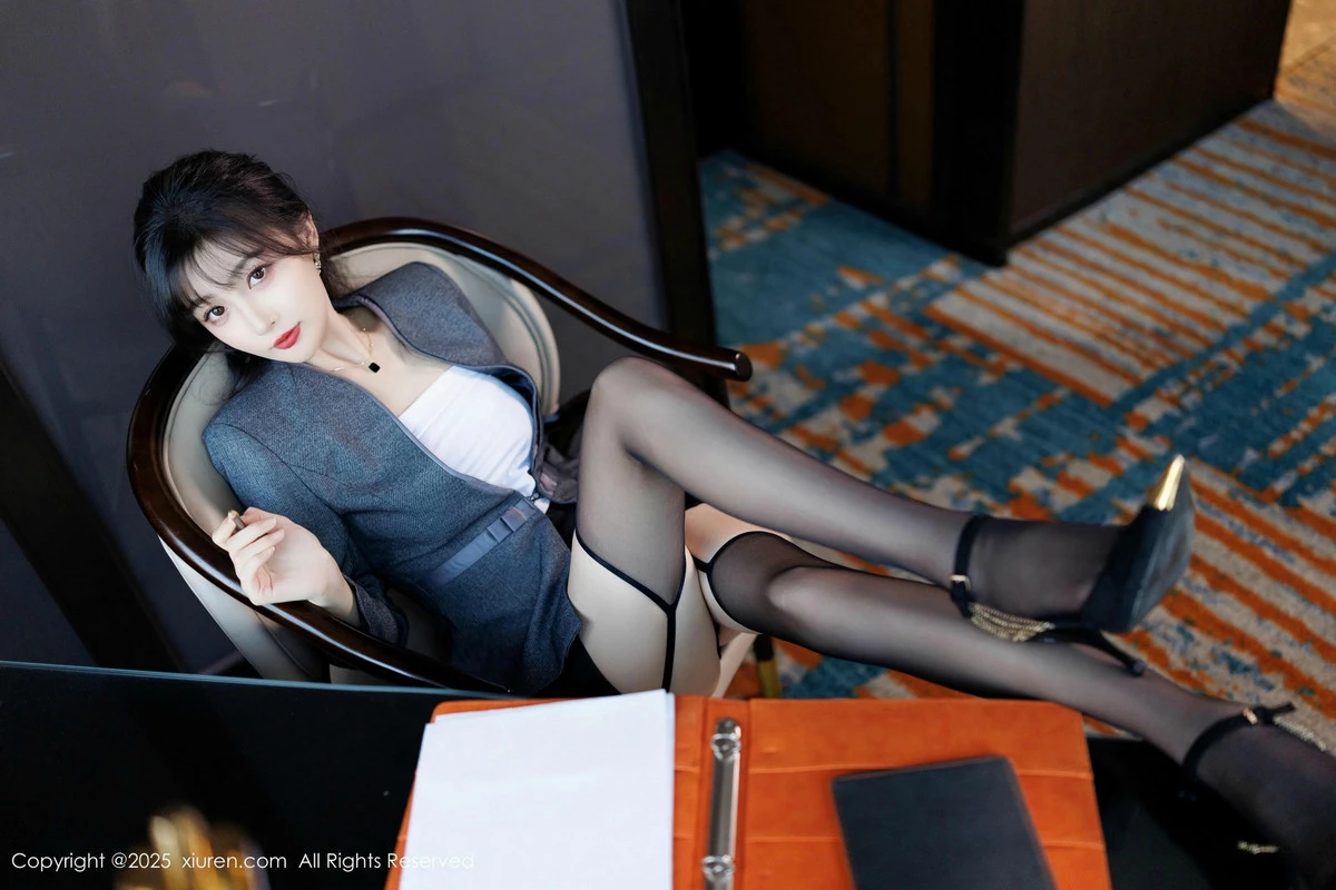 秀人集.com_[XiuRen秀人网]No.9957_模特樱桃小阑子性感紫色蕾丝内衣配黑丝吊袜秀曼妙身姿诱惑写真85P